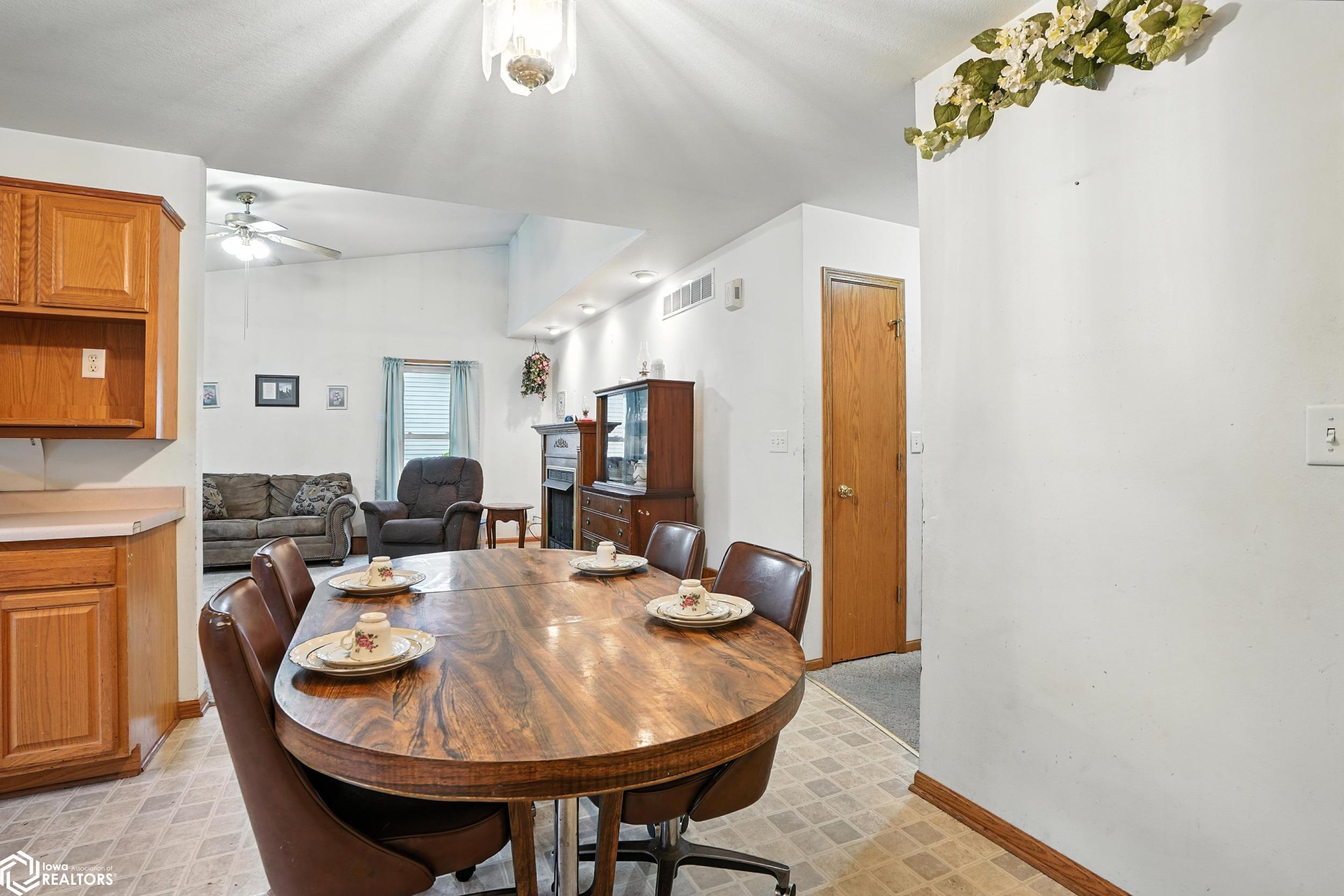 1606 N 3rd Avenue, Washington, Iowa image 9