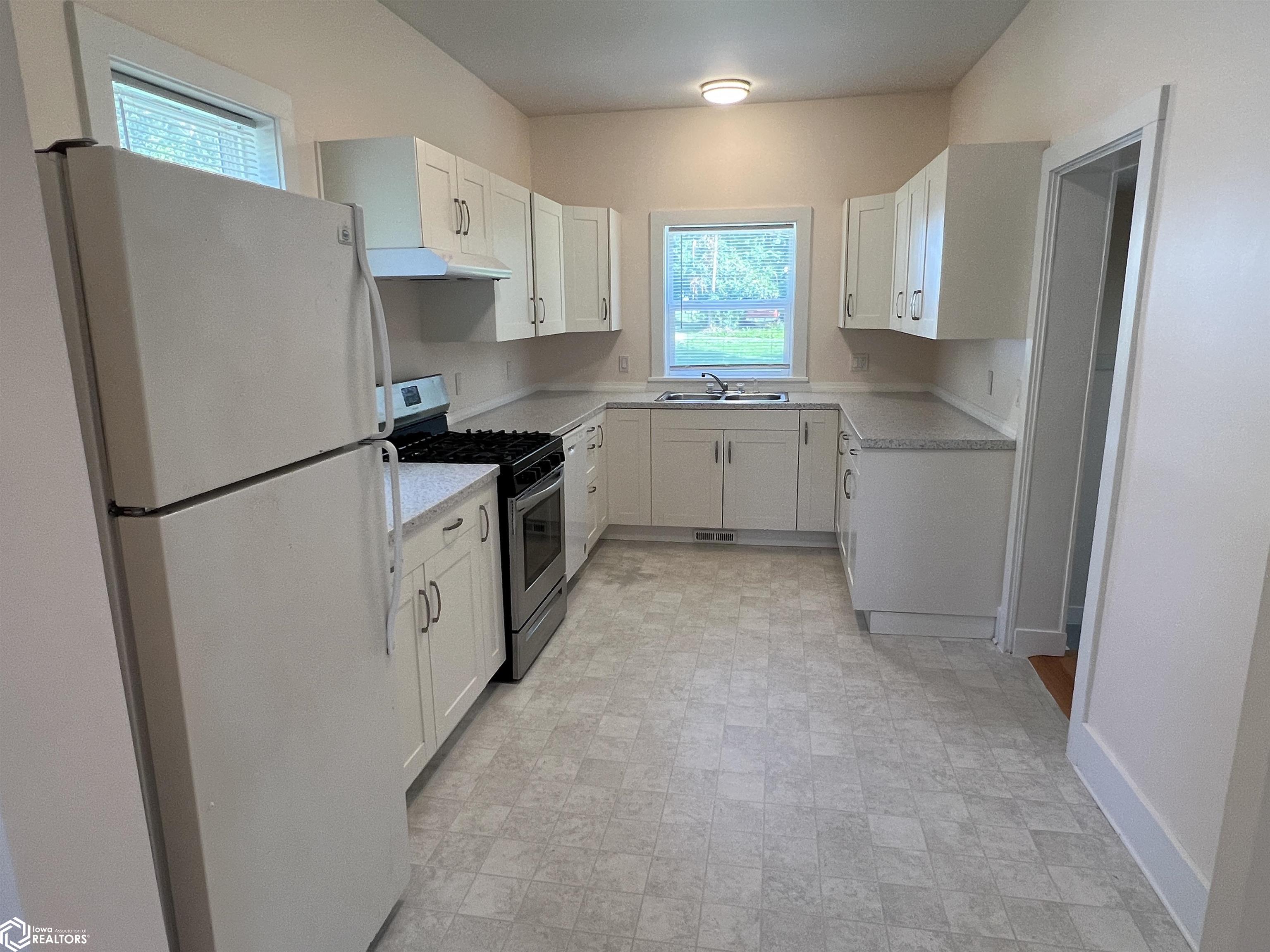 305 W Jackson Avenue, Fairfield, Iowa image 8