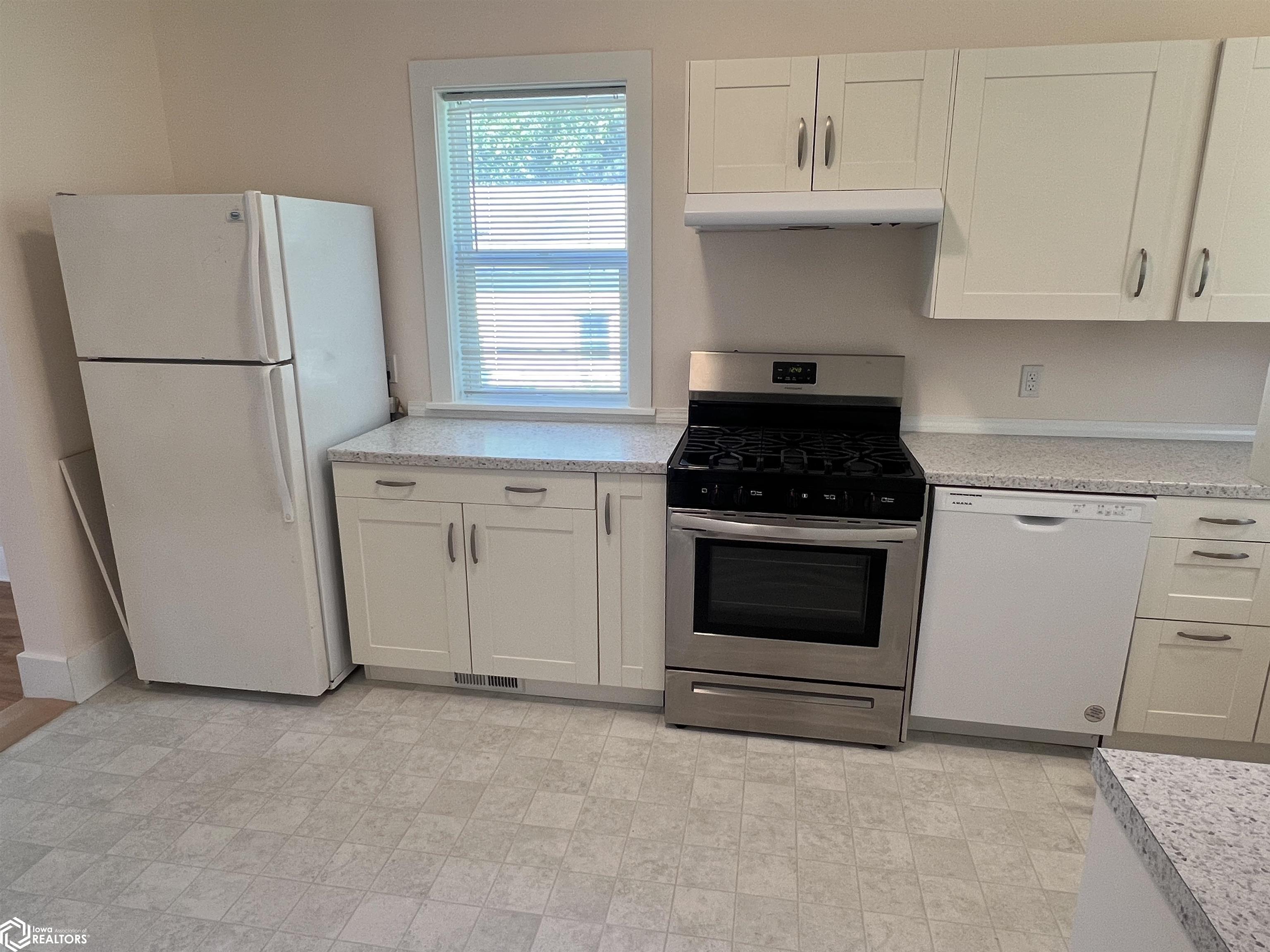 305 W Jackson Avenue, Fairfield, Iowa image 9