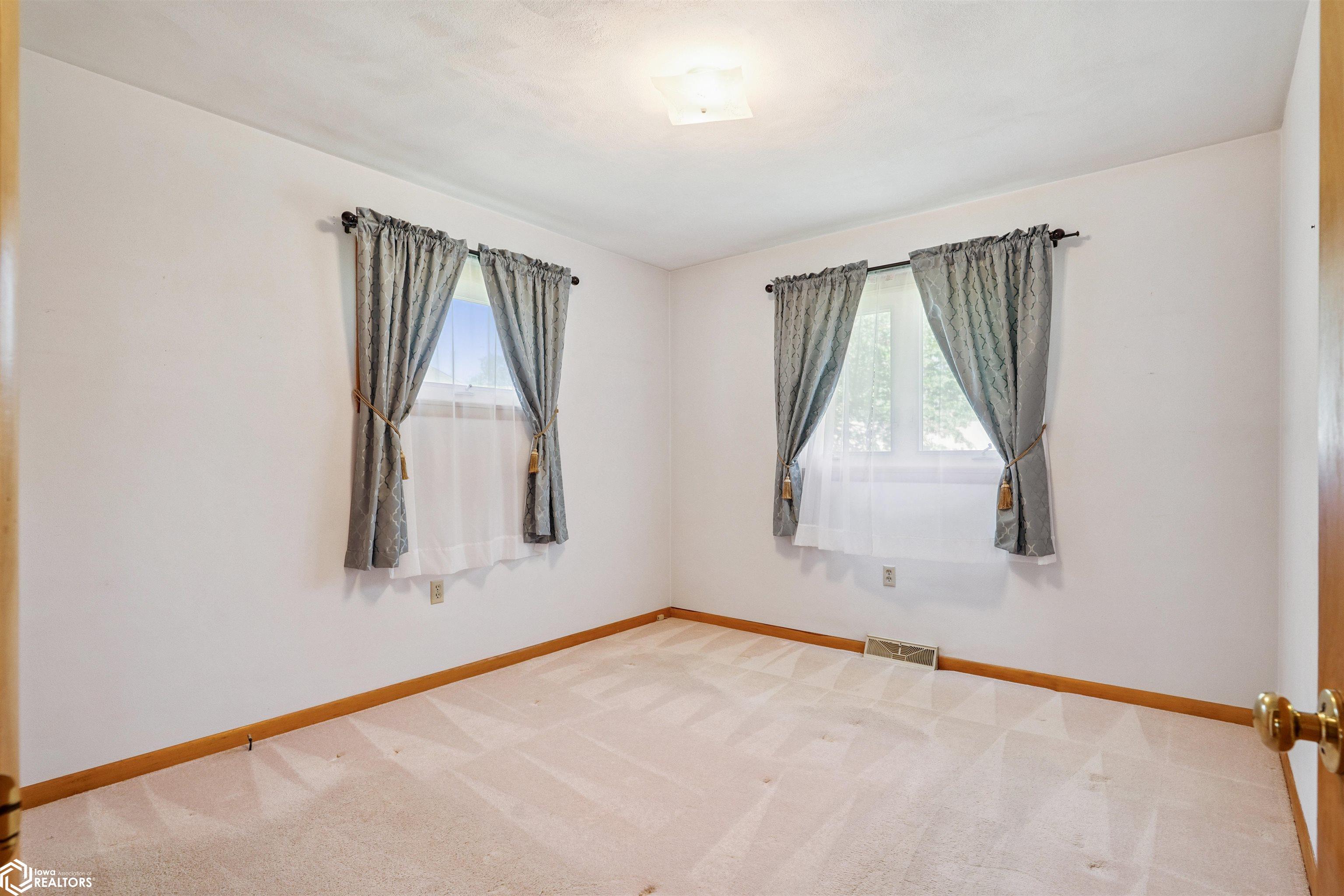105 Kennedy St, New London, Iowa image 12