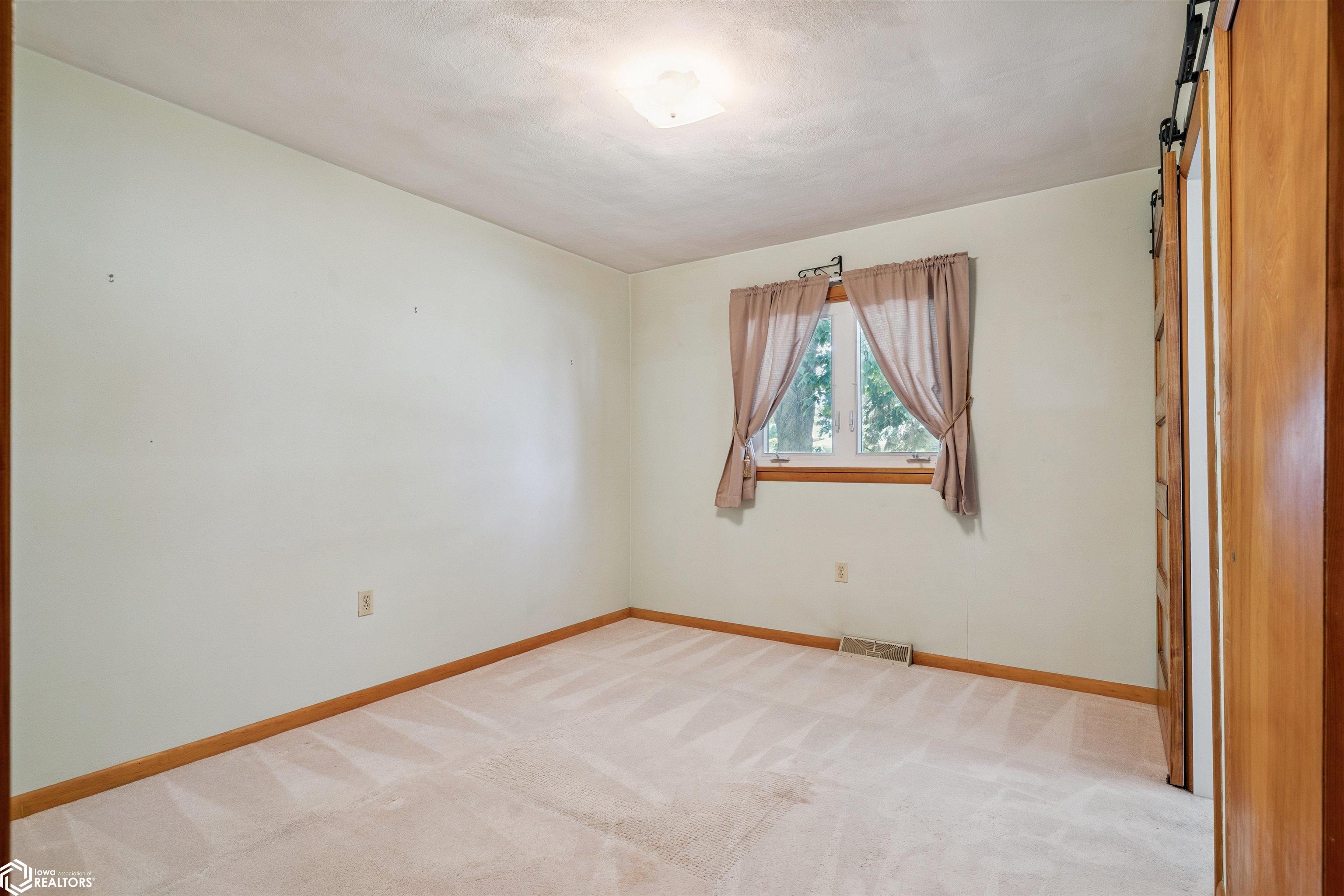 105 Kennedy St, New London, Iowa image 16