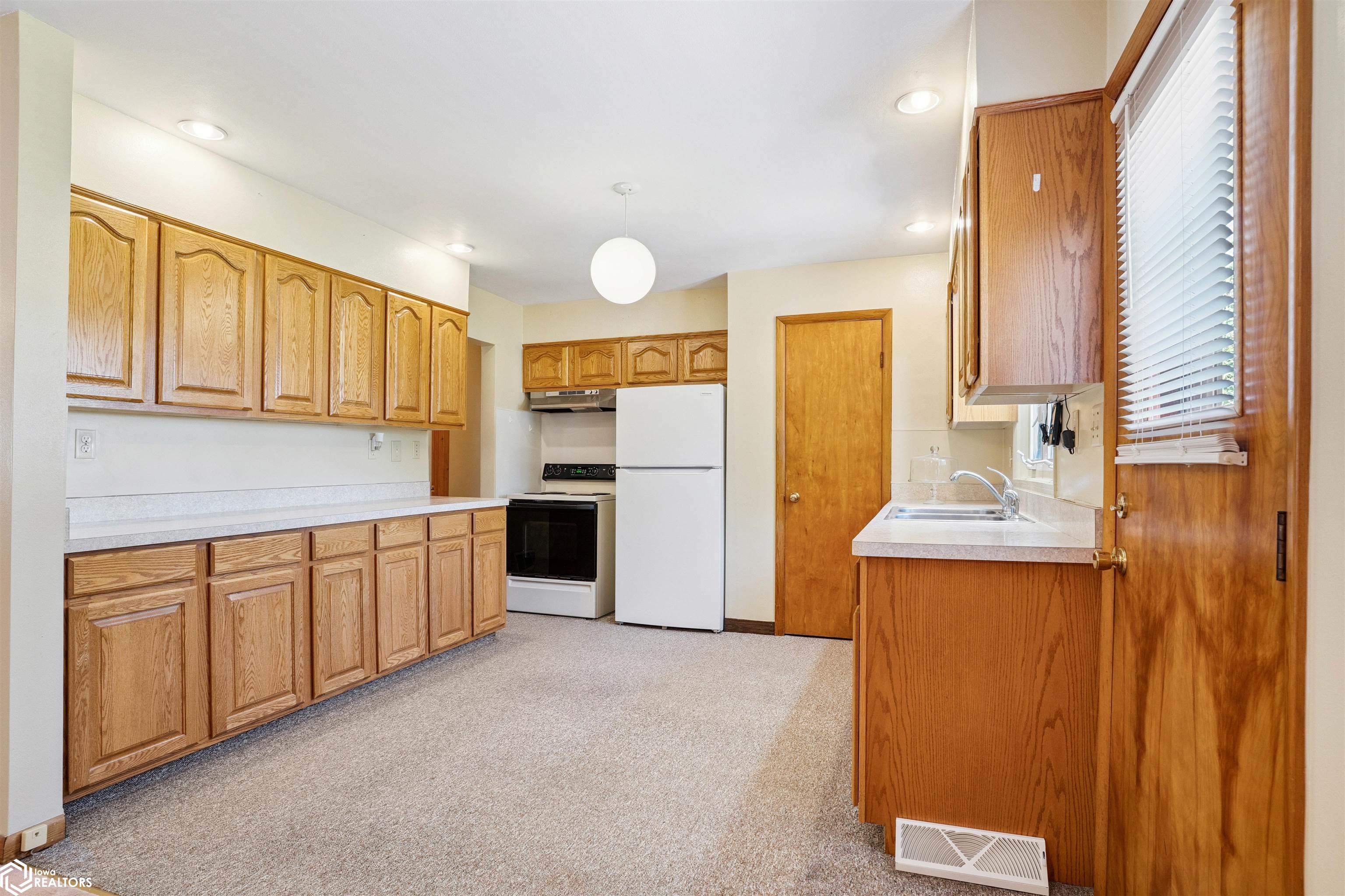 105 Kennedy St, New London, Iowa image 8