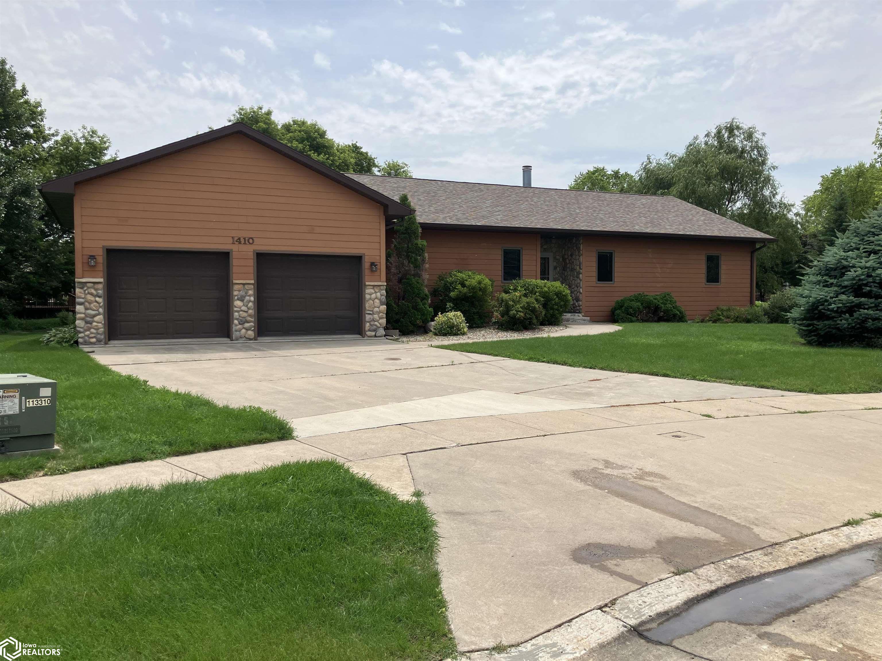 1410 Willow Street, Clear Lake, Iowa image 1