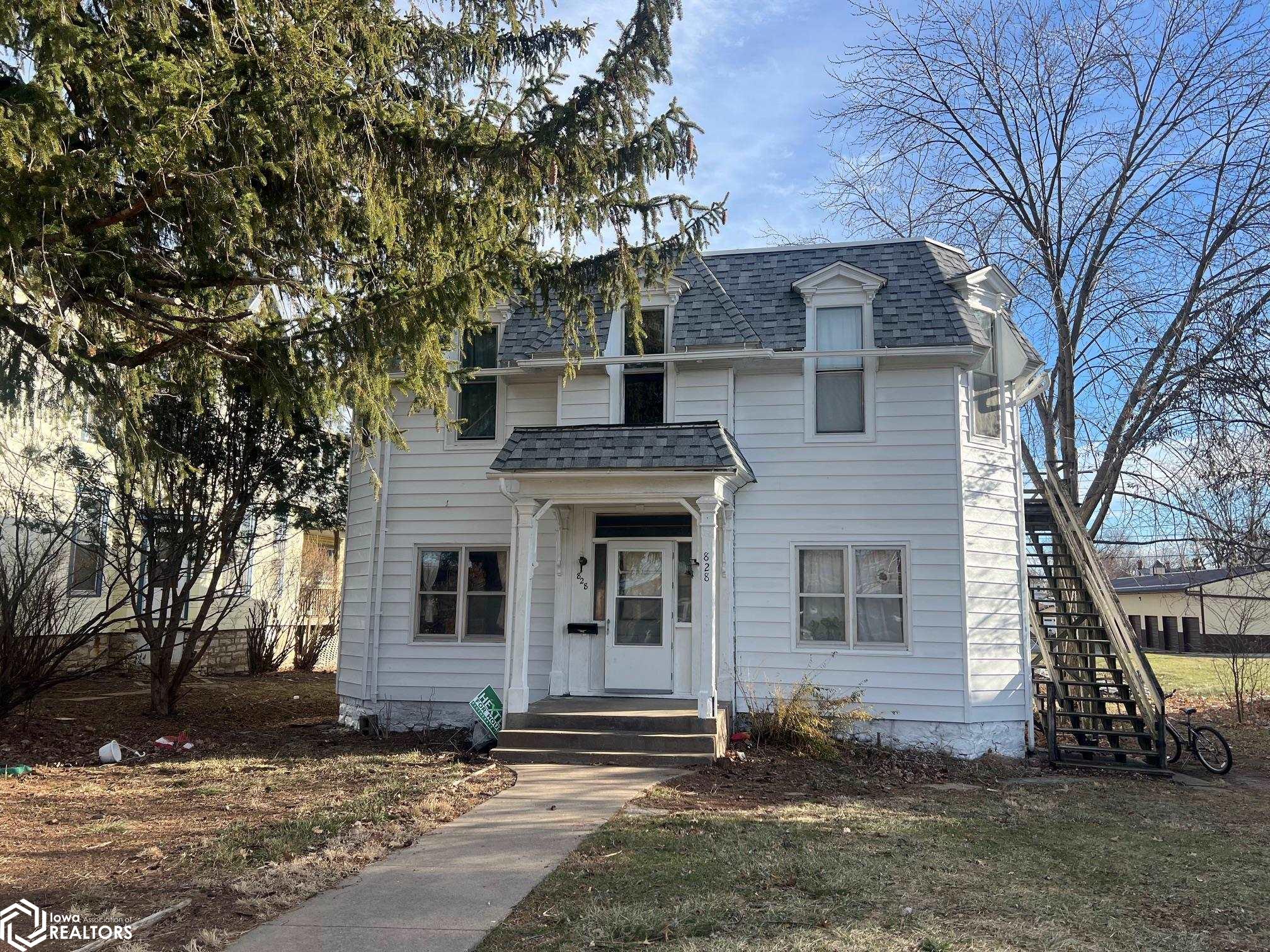 828 Park Street, Grinnell, Iowa image 1