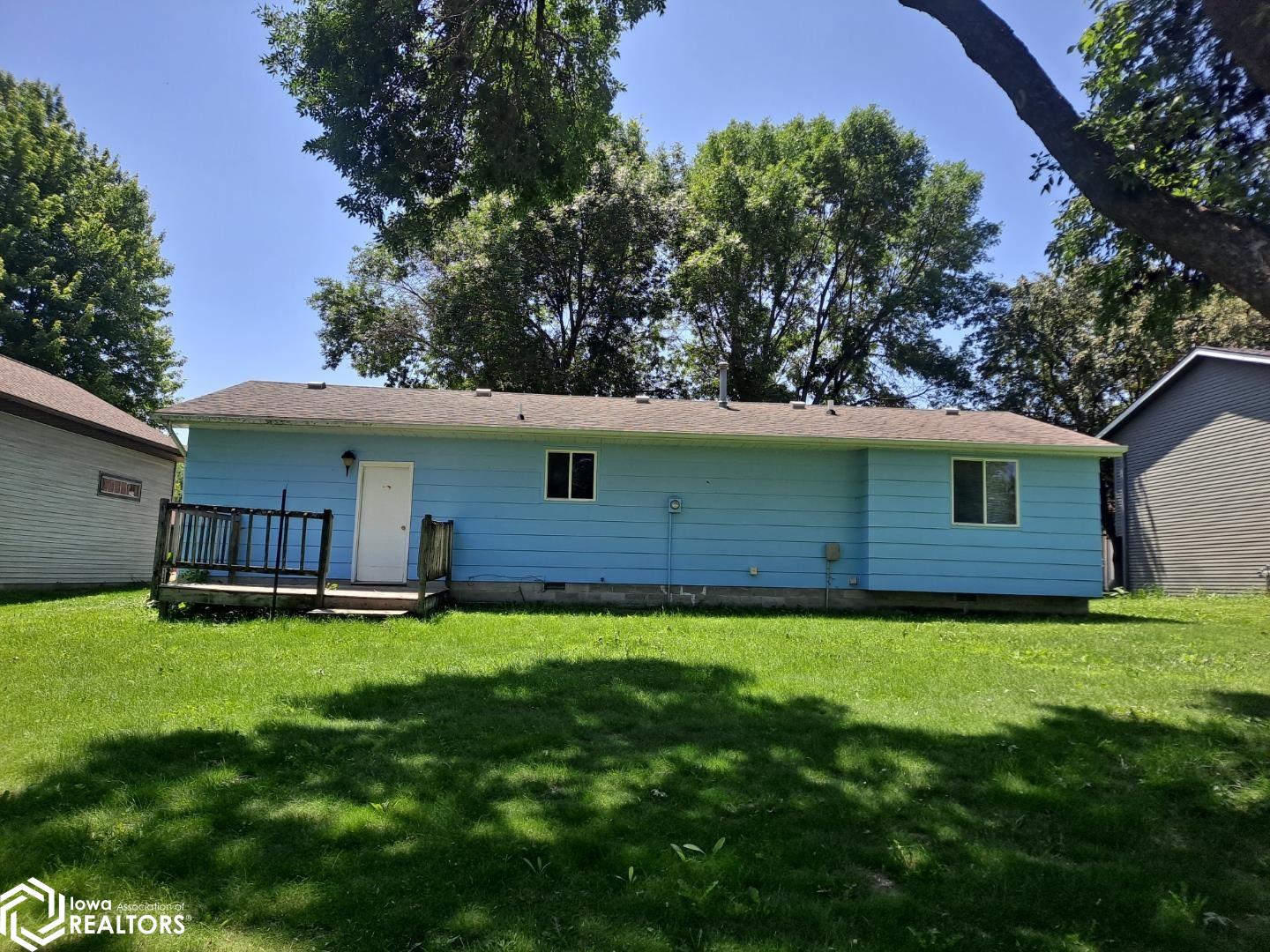 816 W 12th Ave N, Clear Lake, Iowa image 2
