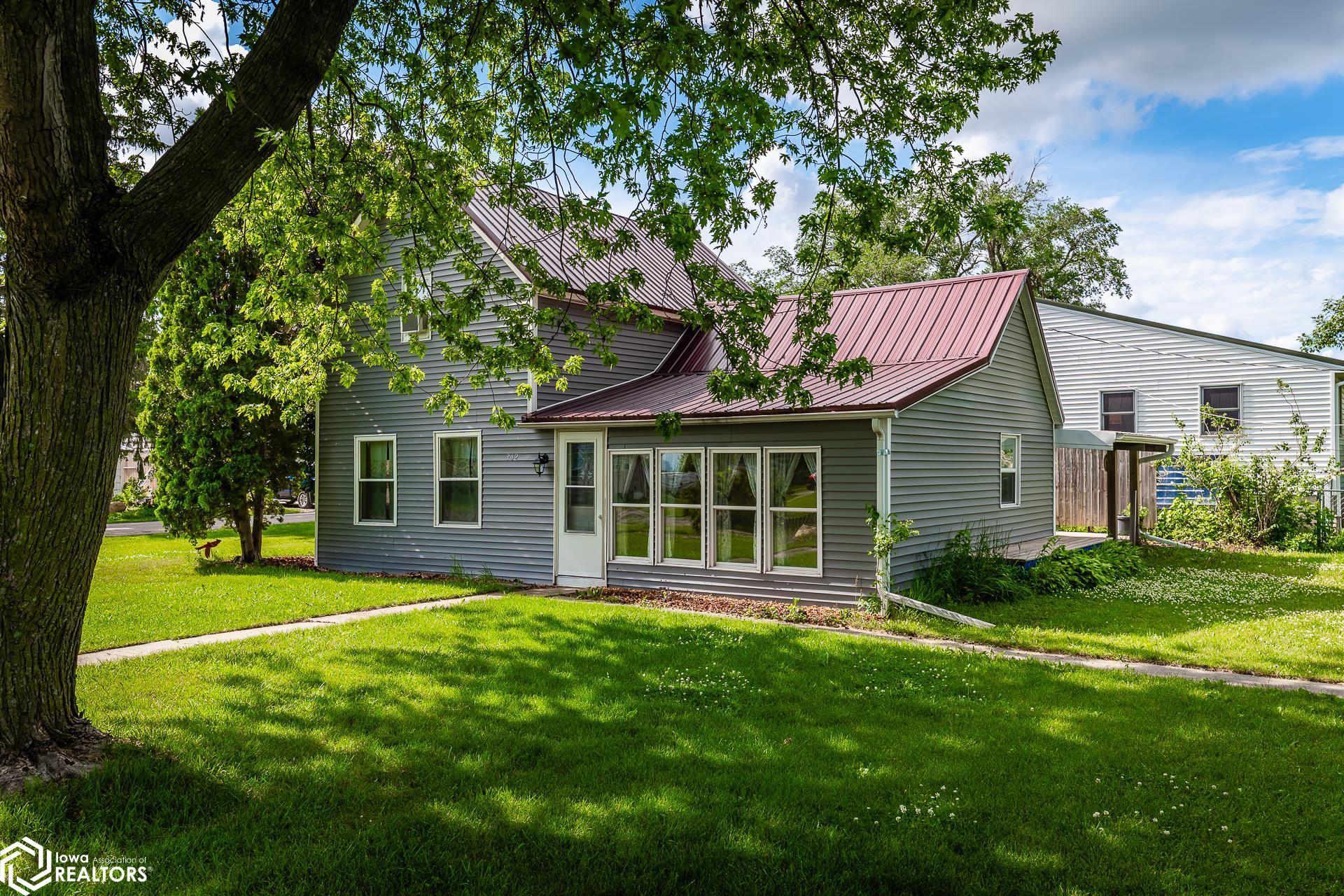 302 E Church Street, Laurel, Iowa image 2