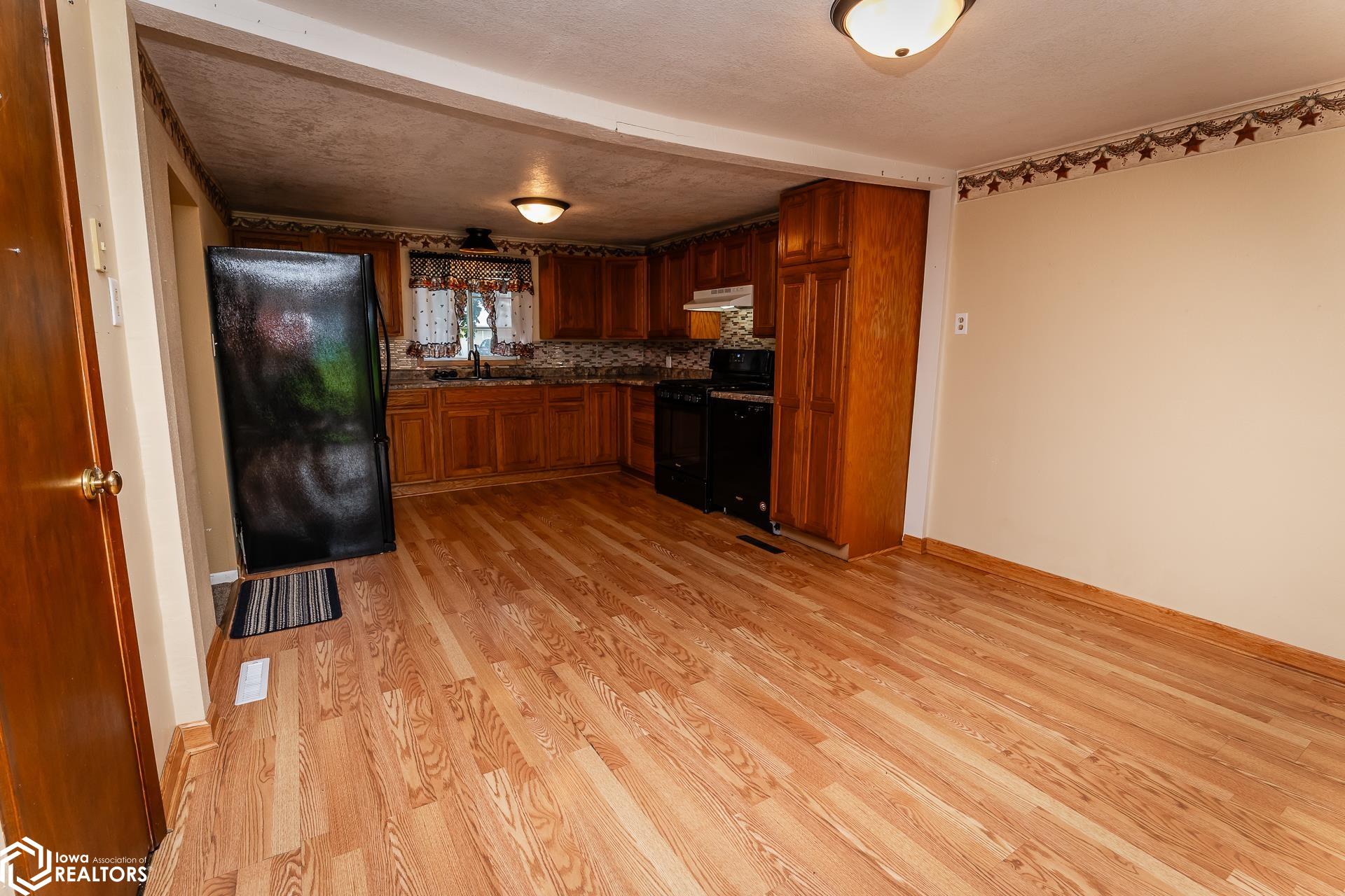 302 E Church Street, Laurel, Iowa image 14