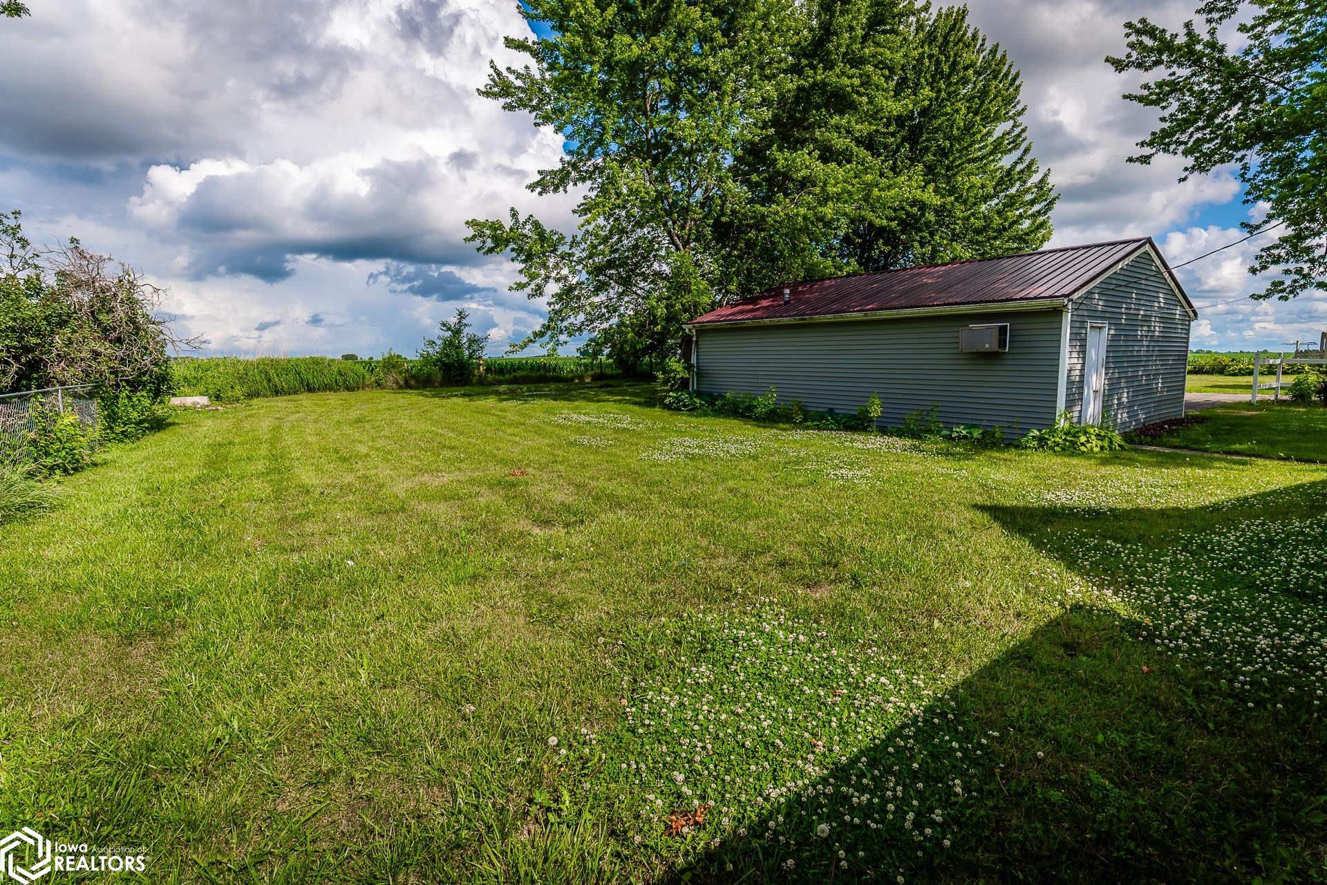 302 E Church Street, Laurel, Iowa image 3
