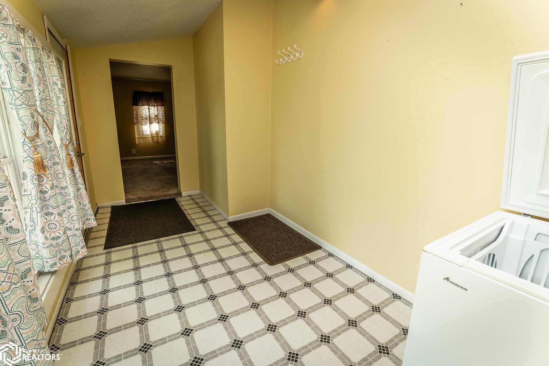 302 E Church Street, Laurel, Iowa image 35