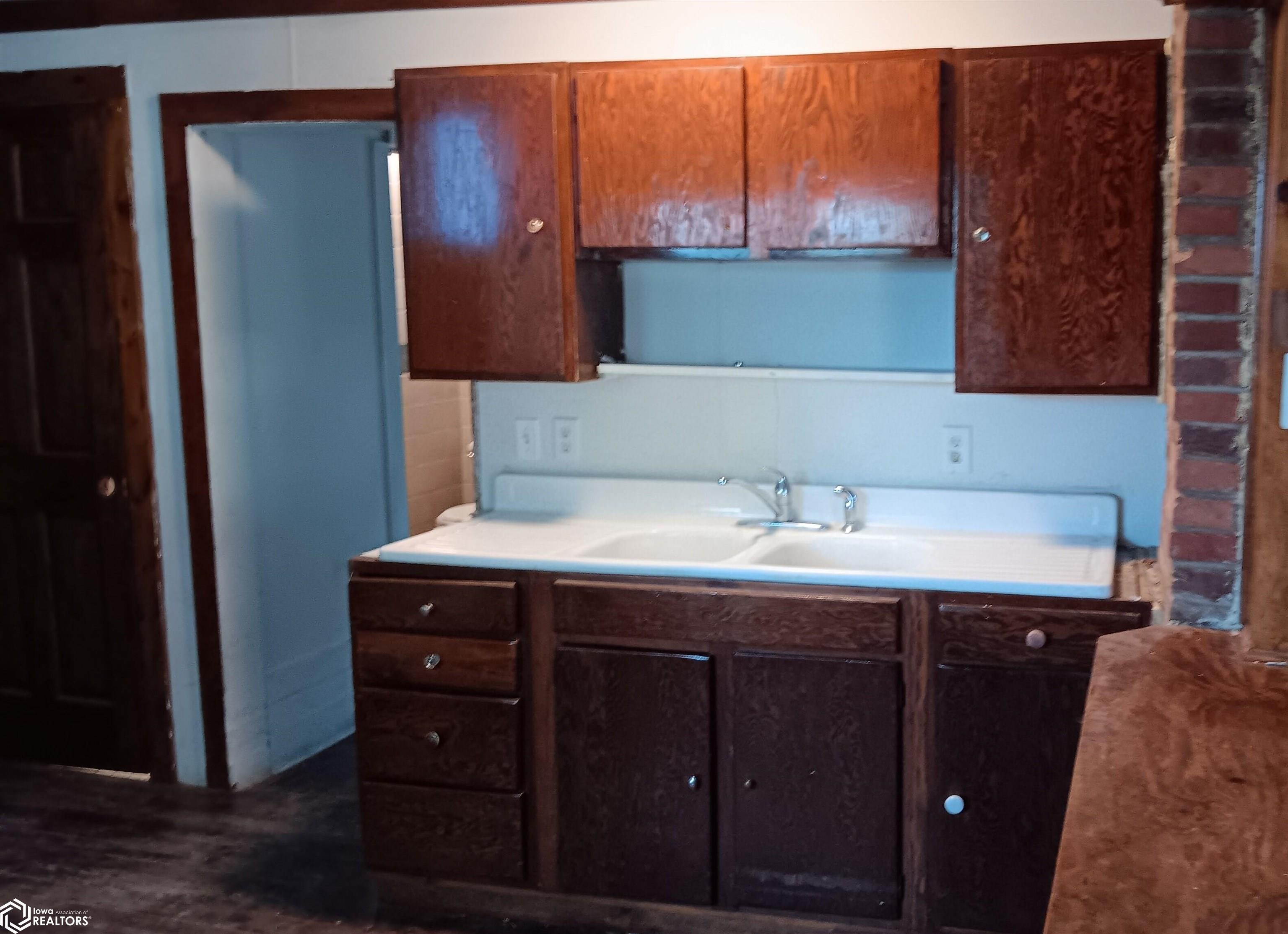 105 N 3rd Street, Mystic, Iowa image 11
