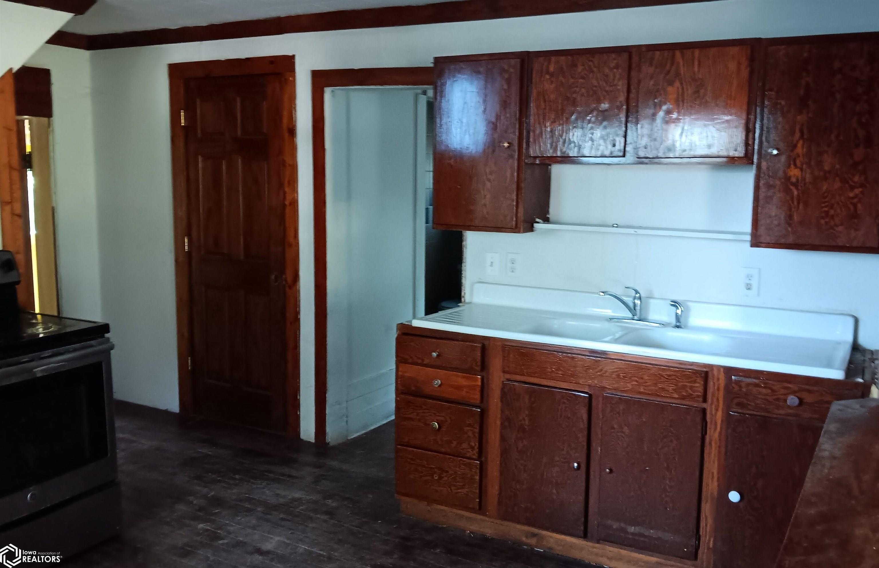 105 N 3rd Street, Mystic, Iowa image 13