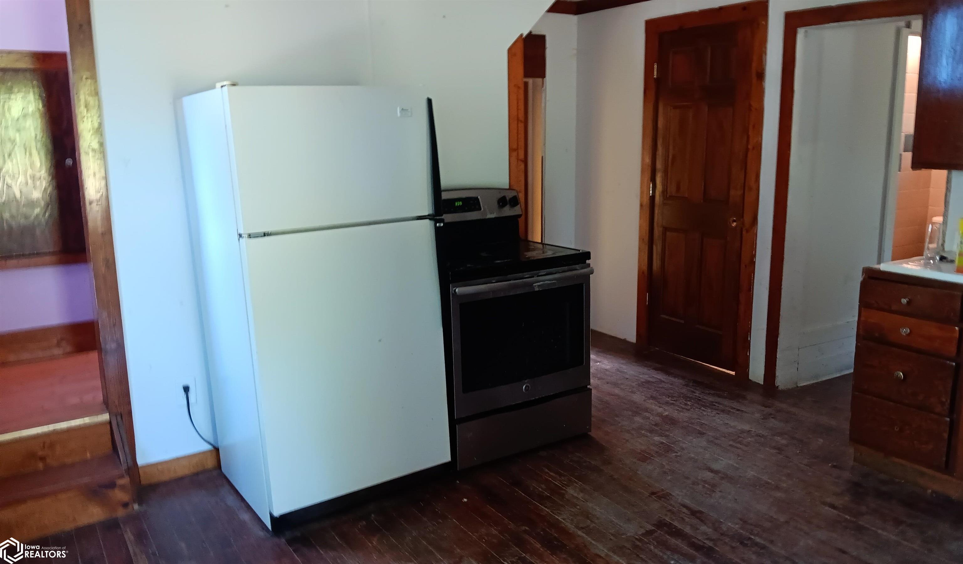 105 N 3rd Street, Mystic, Iowa image 14