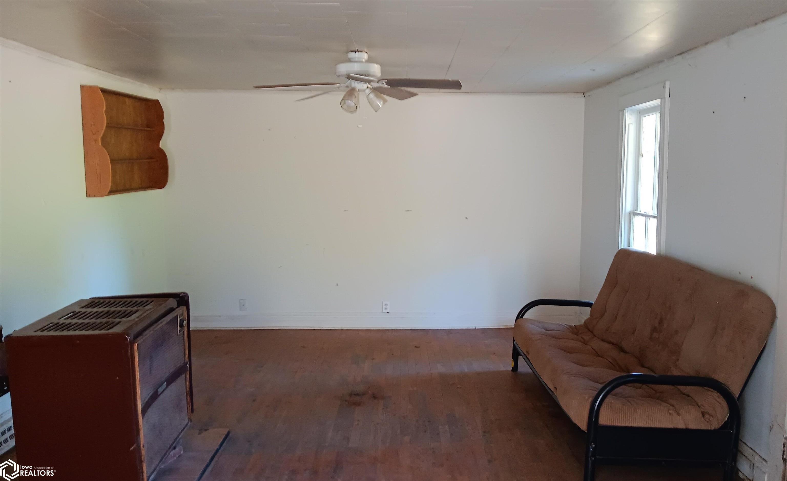105 N 3rd Street, Mystic, Iowa image 8