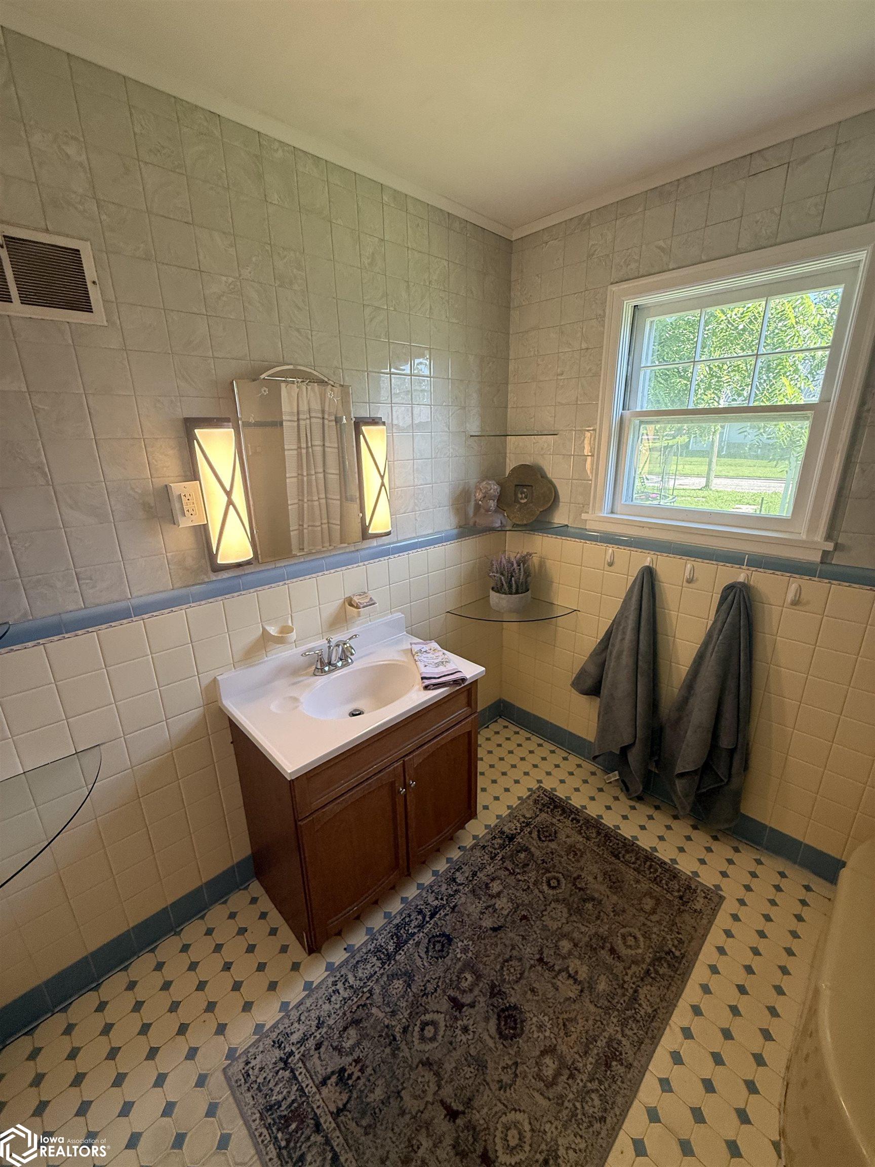 1415 Madison Avenue, Burlington, Iowa image 13