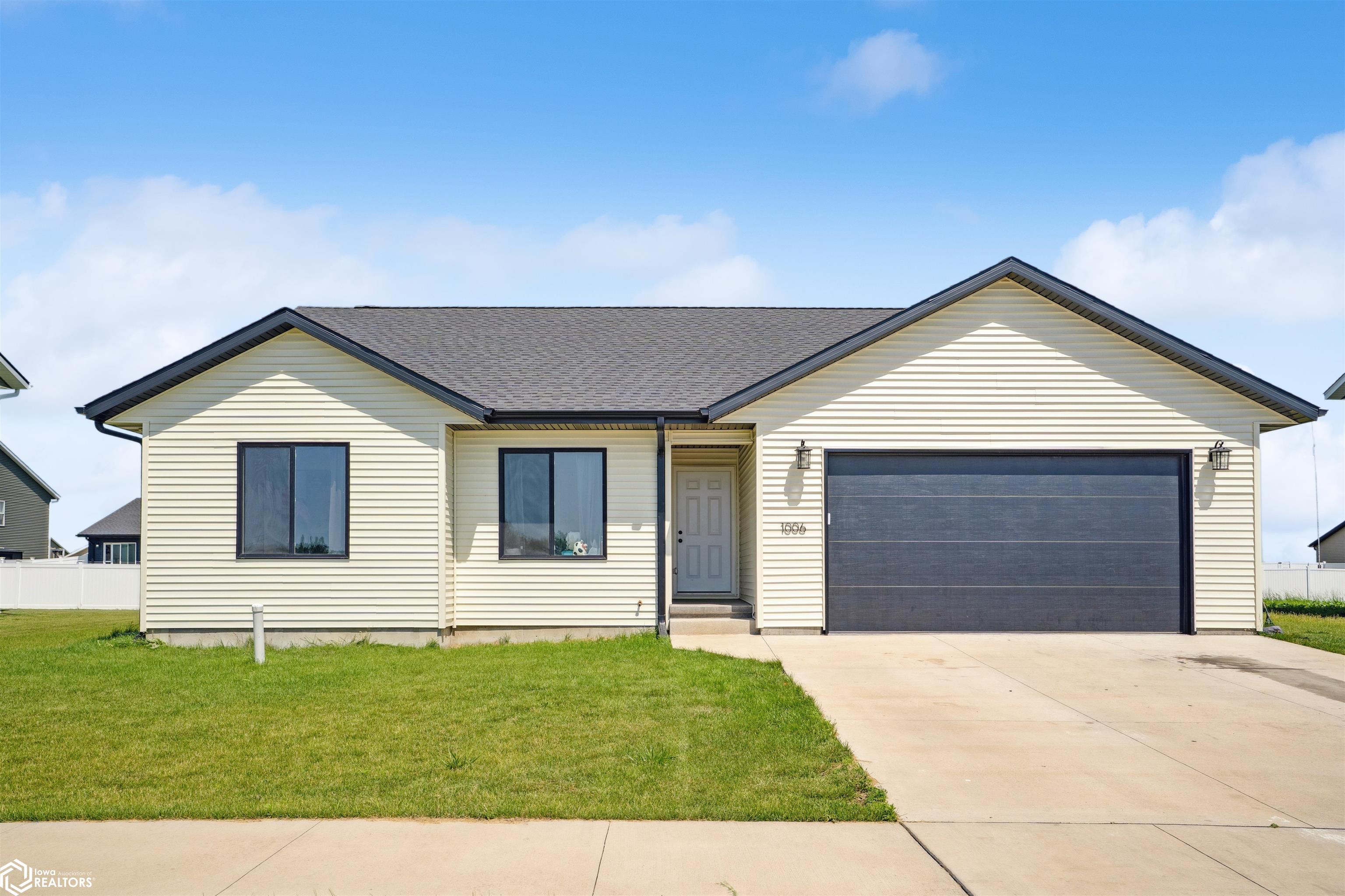 1006 S 11th Avenue, Washington, Iowa image 1