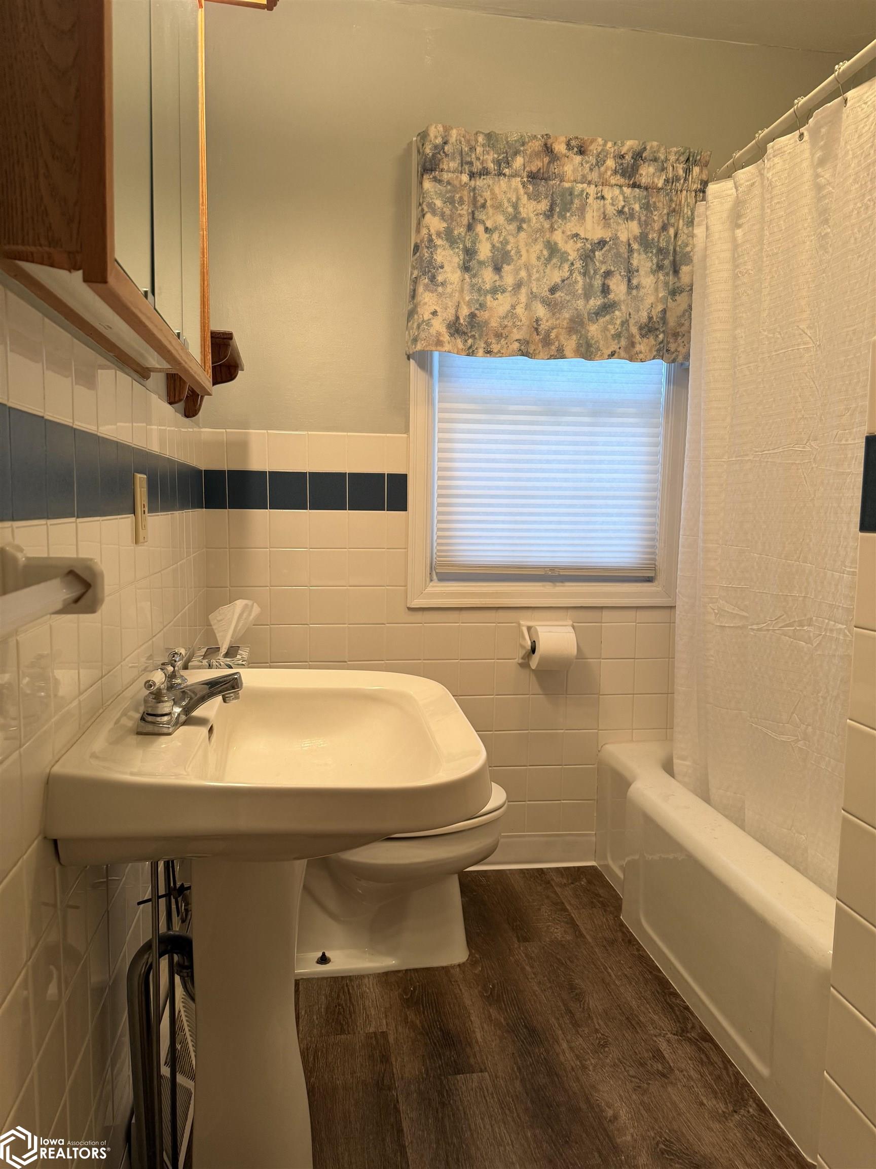 209 N East Street, Carroll, Iowa image 9