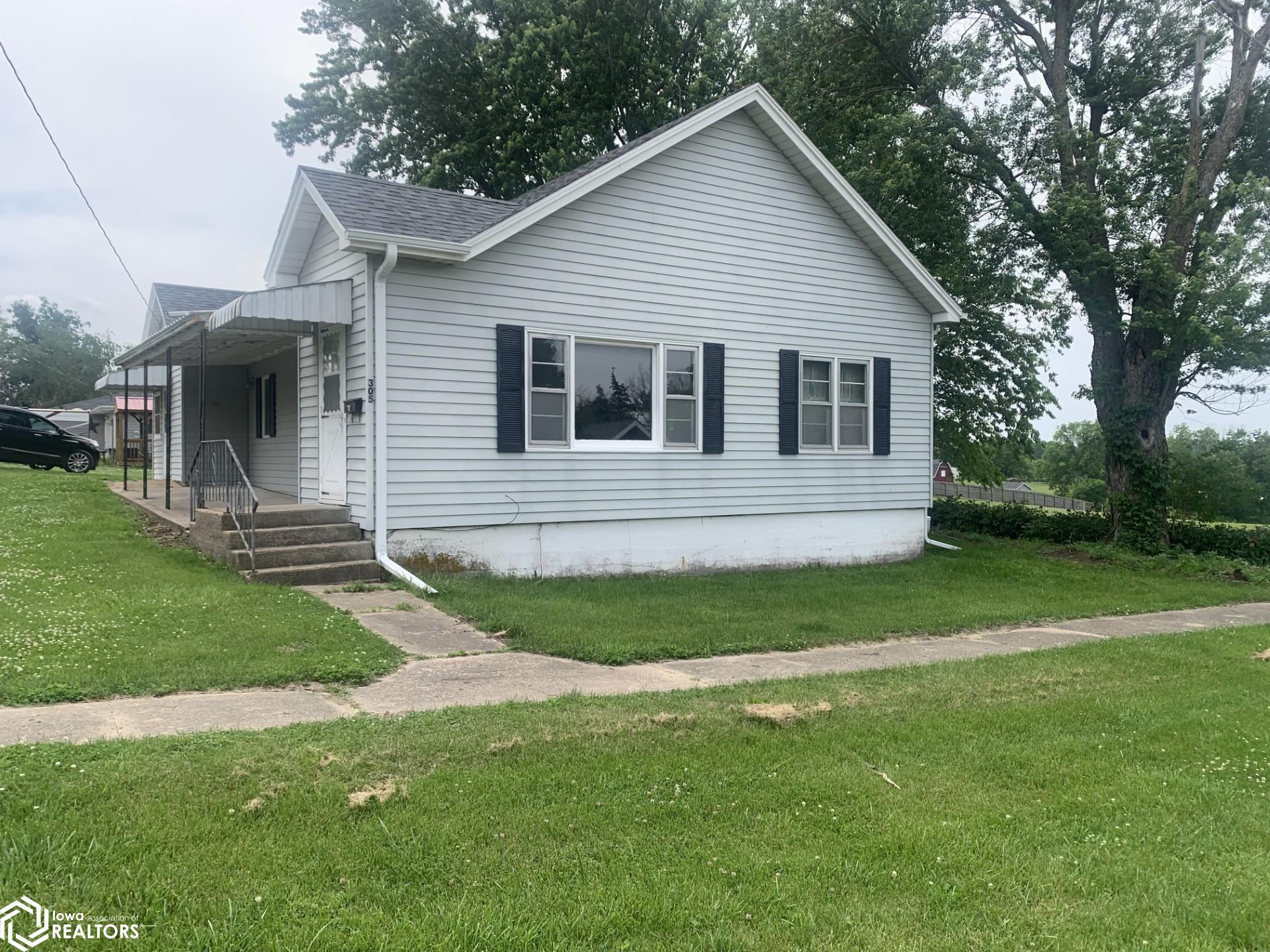 305 NW 8th Street, Leon, Iowa image 1