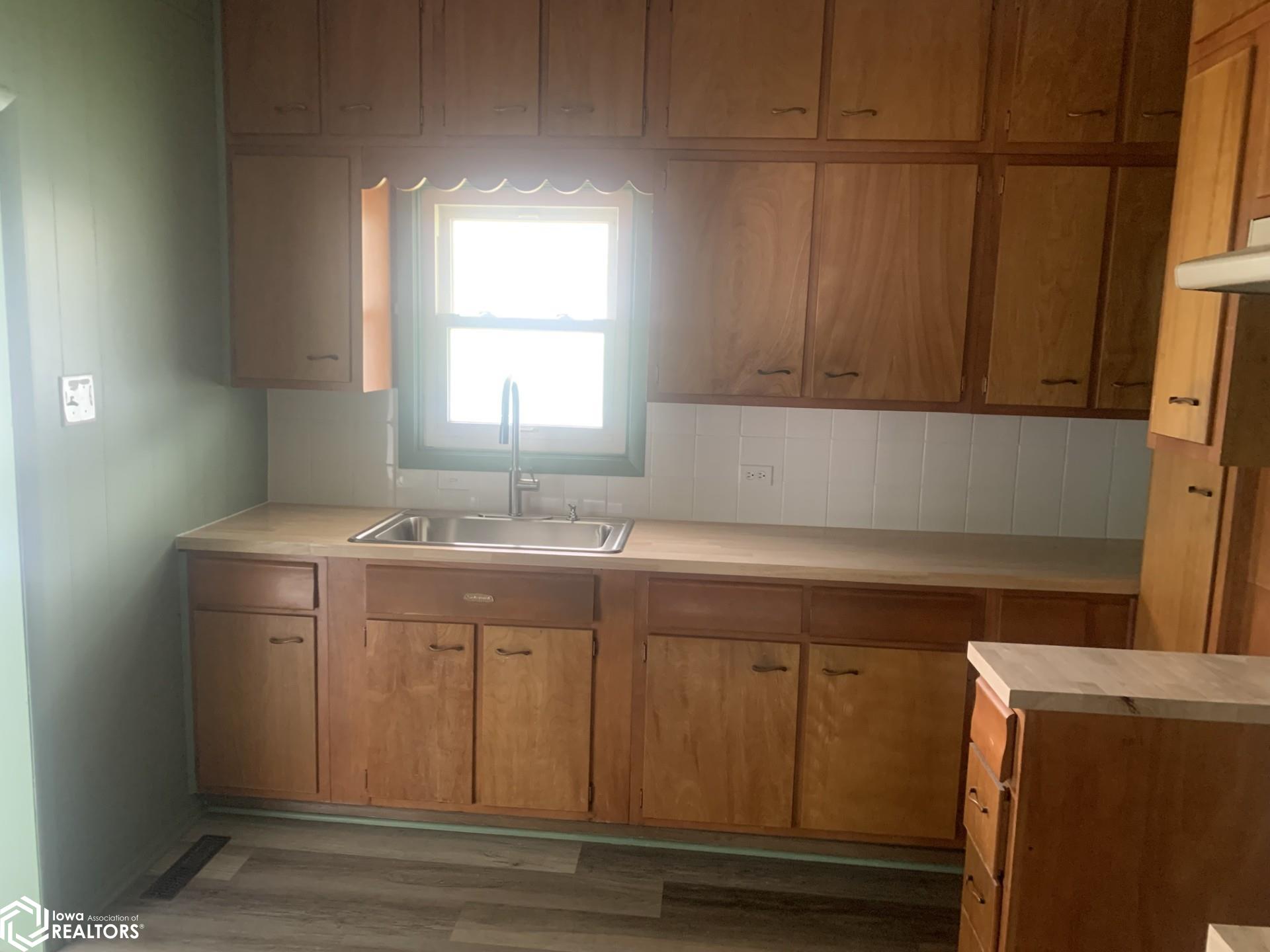 305 NW 8th Street, Leon, Iowa image 12