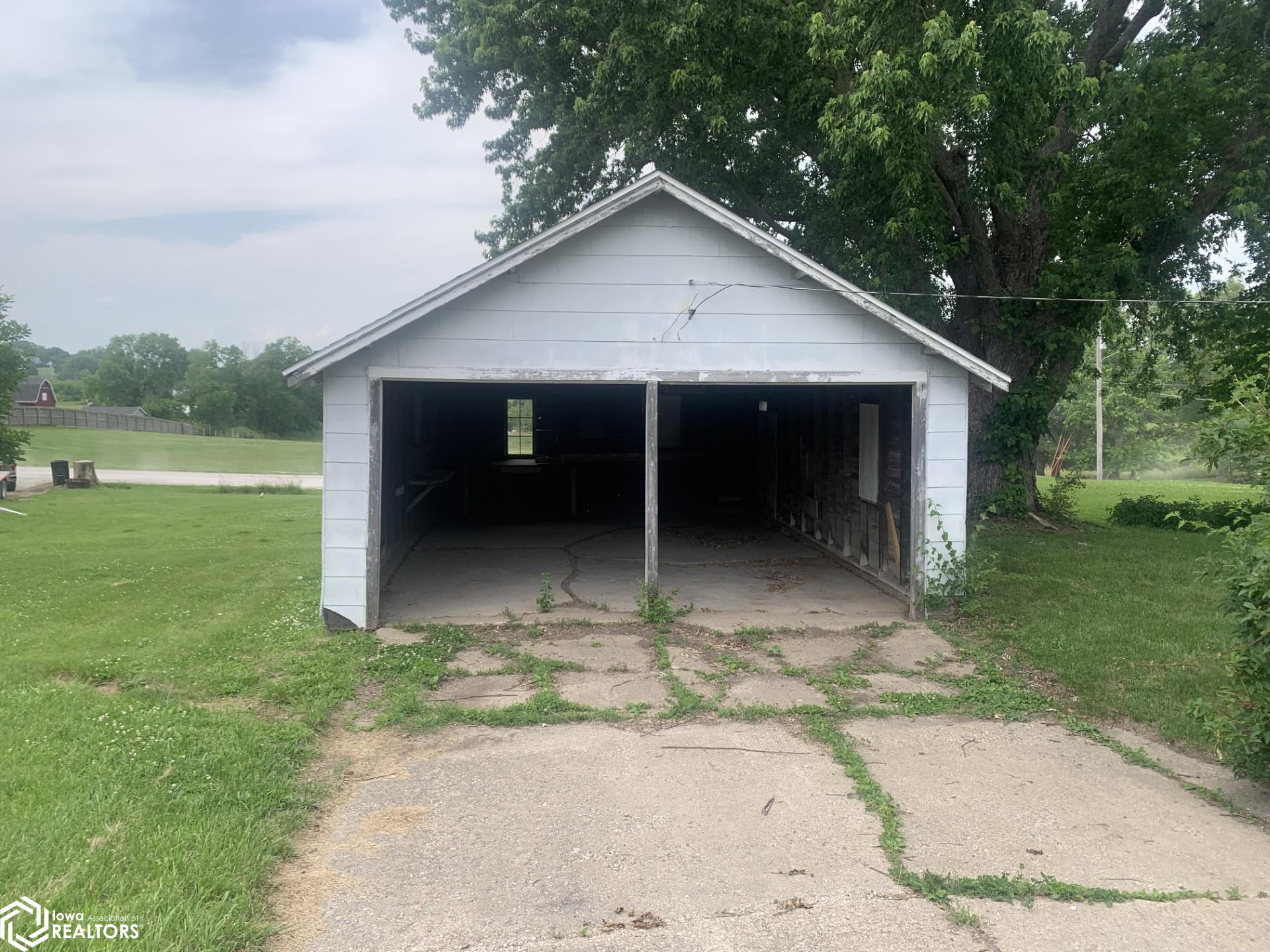 305 NW 8th Street, Leon, Iowa image 5