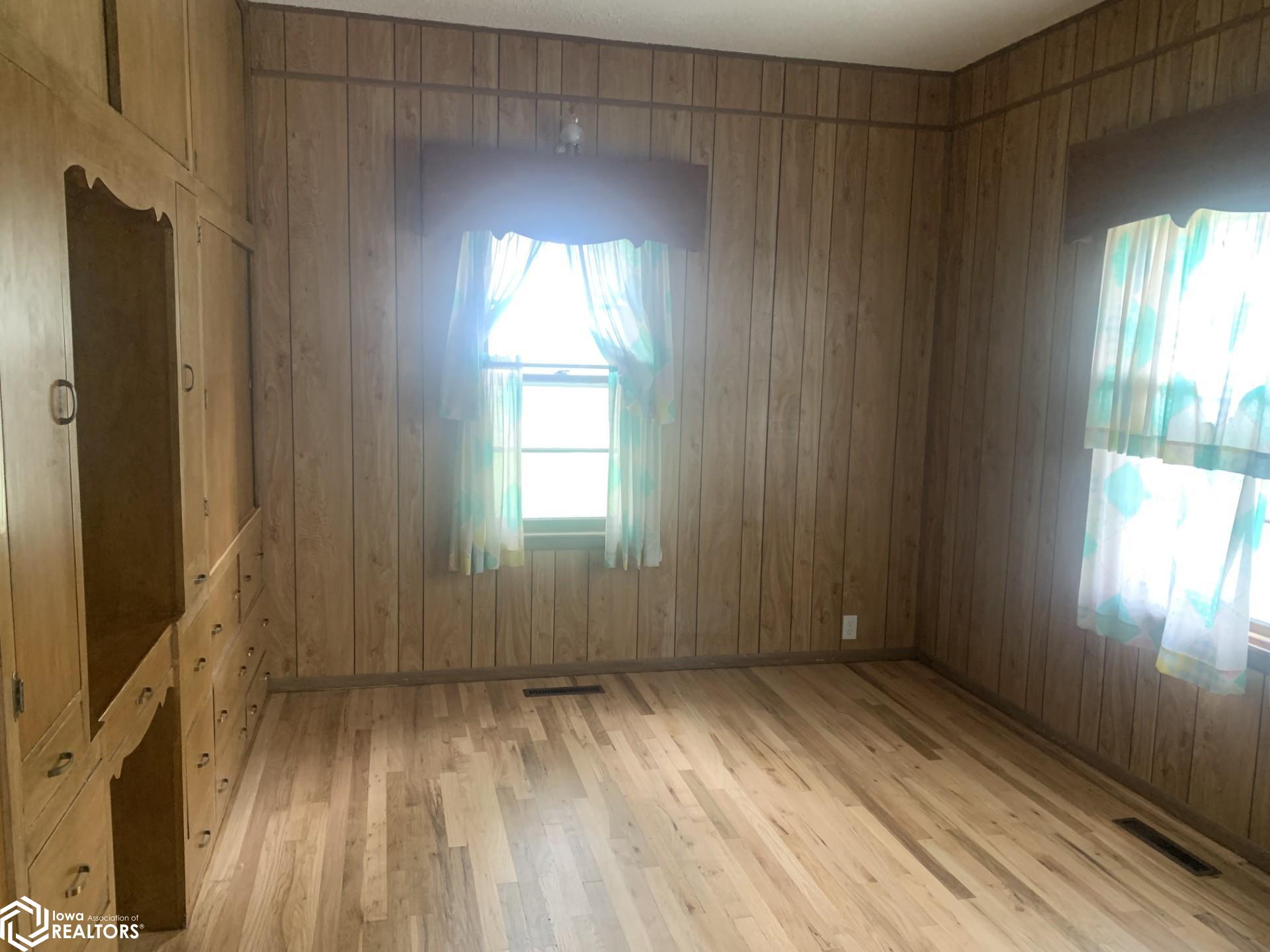 305 NW 8th Street, Leon, Iowa image 6