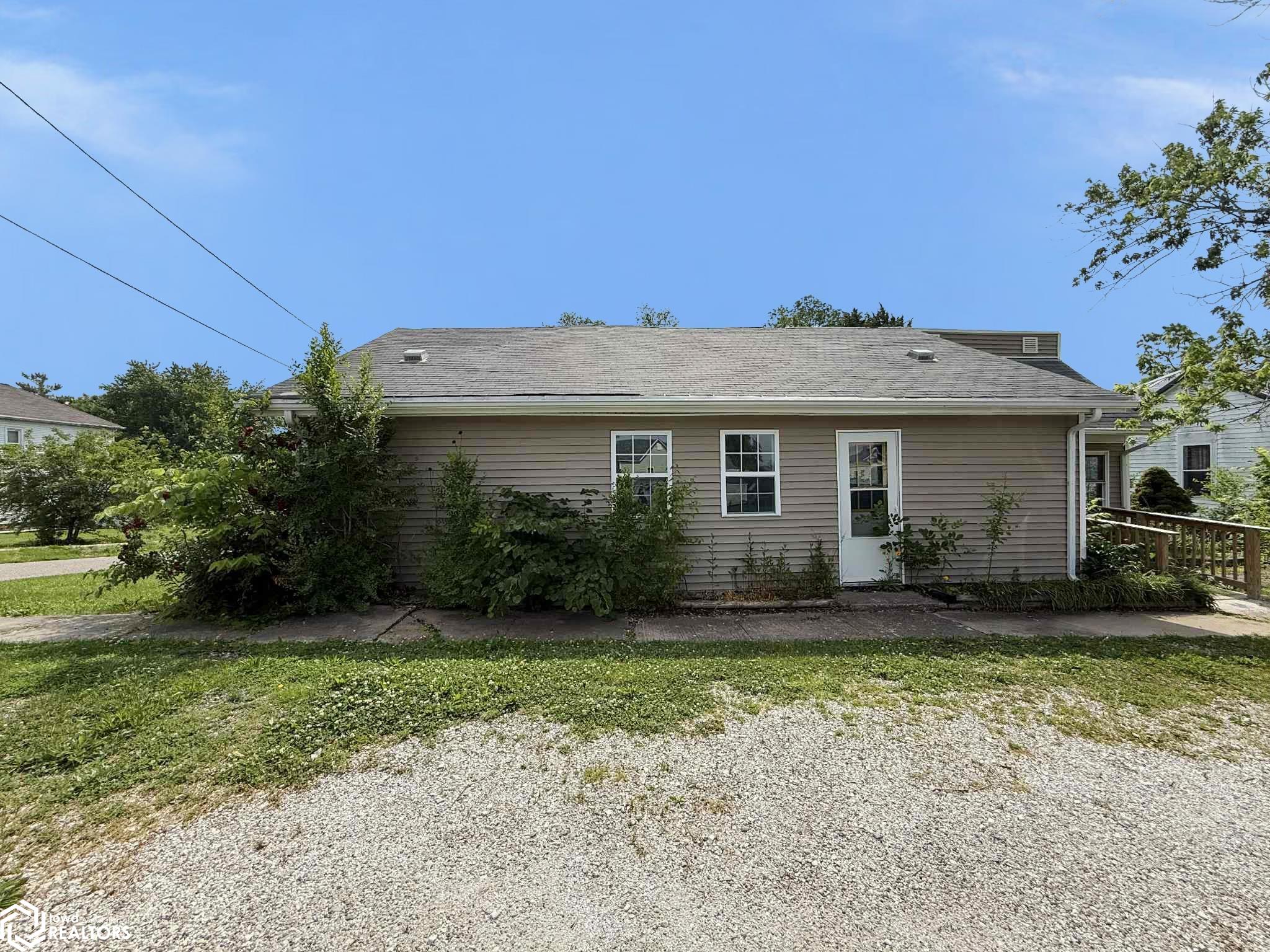 110 S 10th Street, Hamilton, Illinois image 1