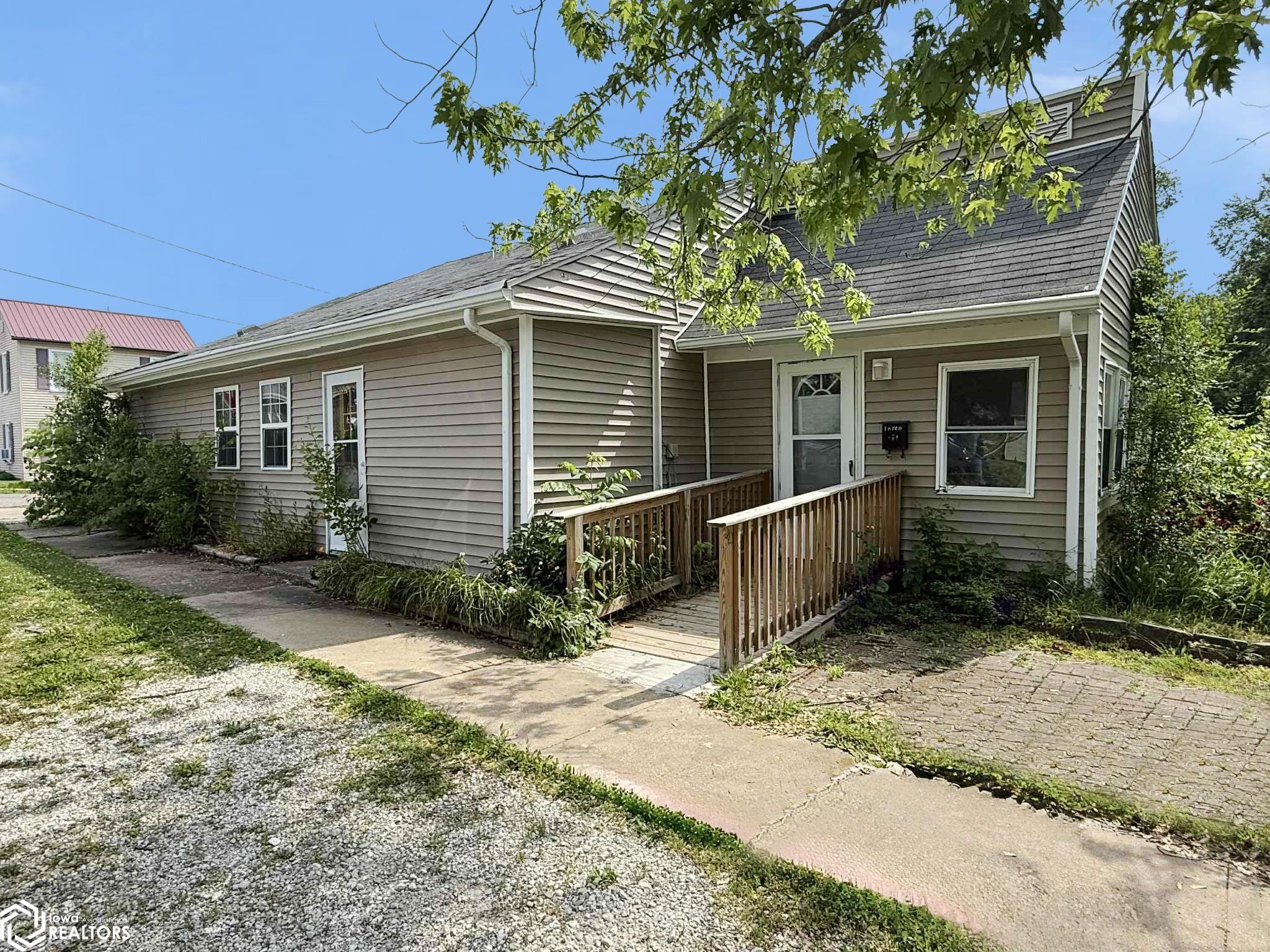 110 S 10th Street, Hamilton, Illinois image 2
