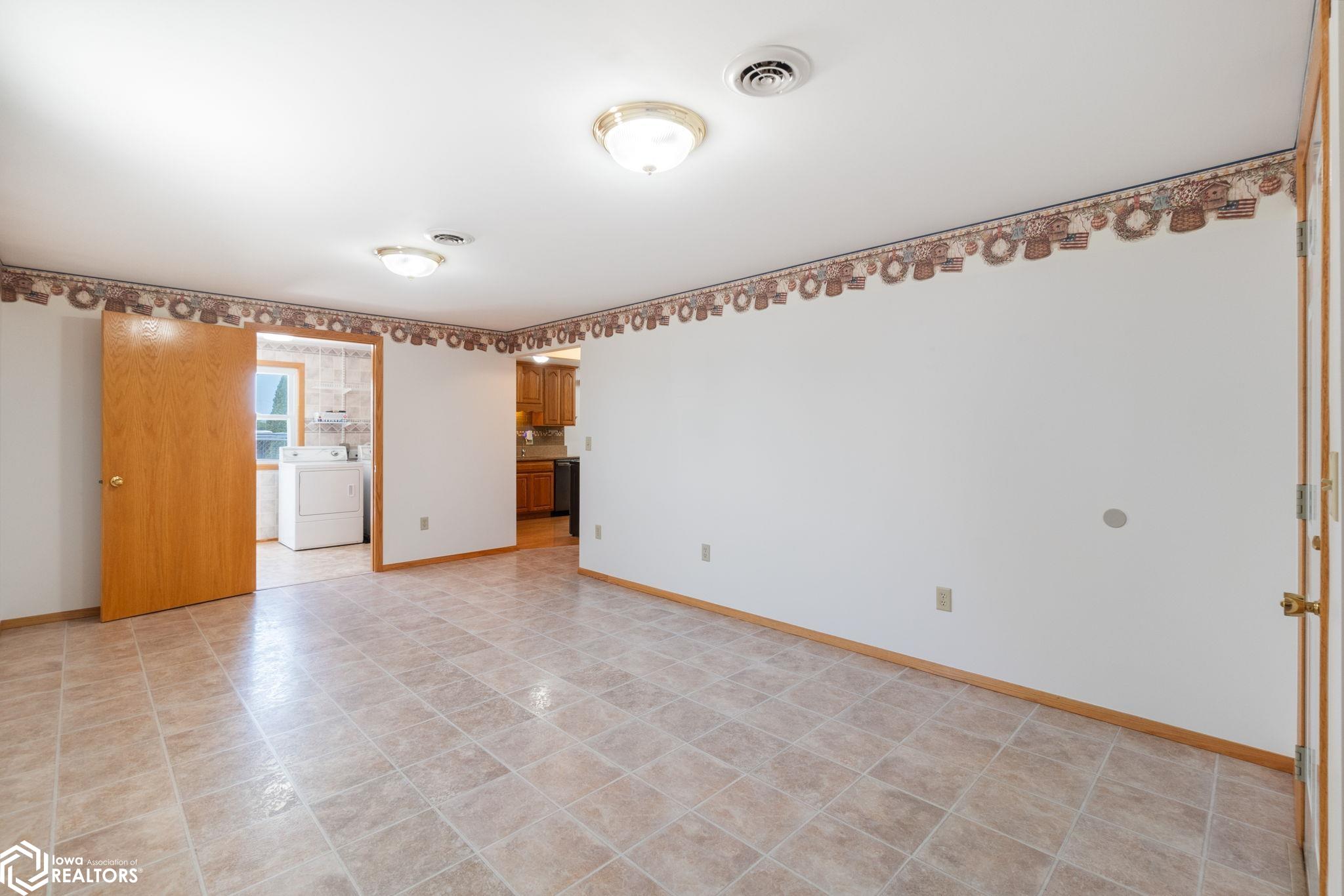 42 33rd Street, Mason City, Iowa image 11
