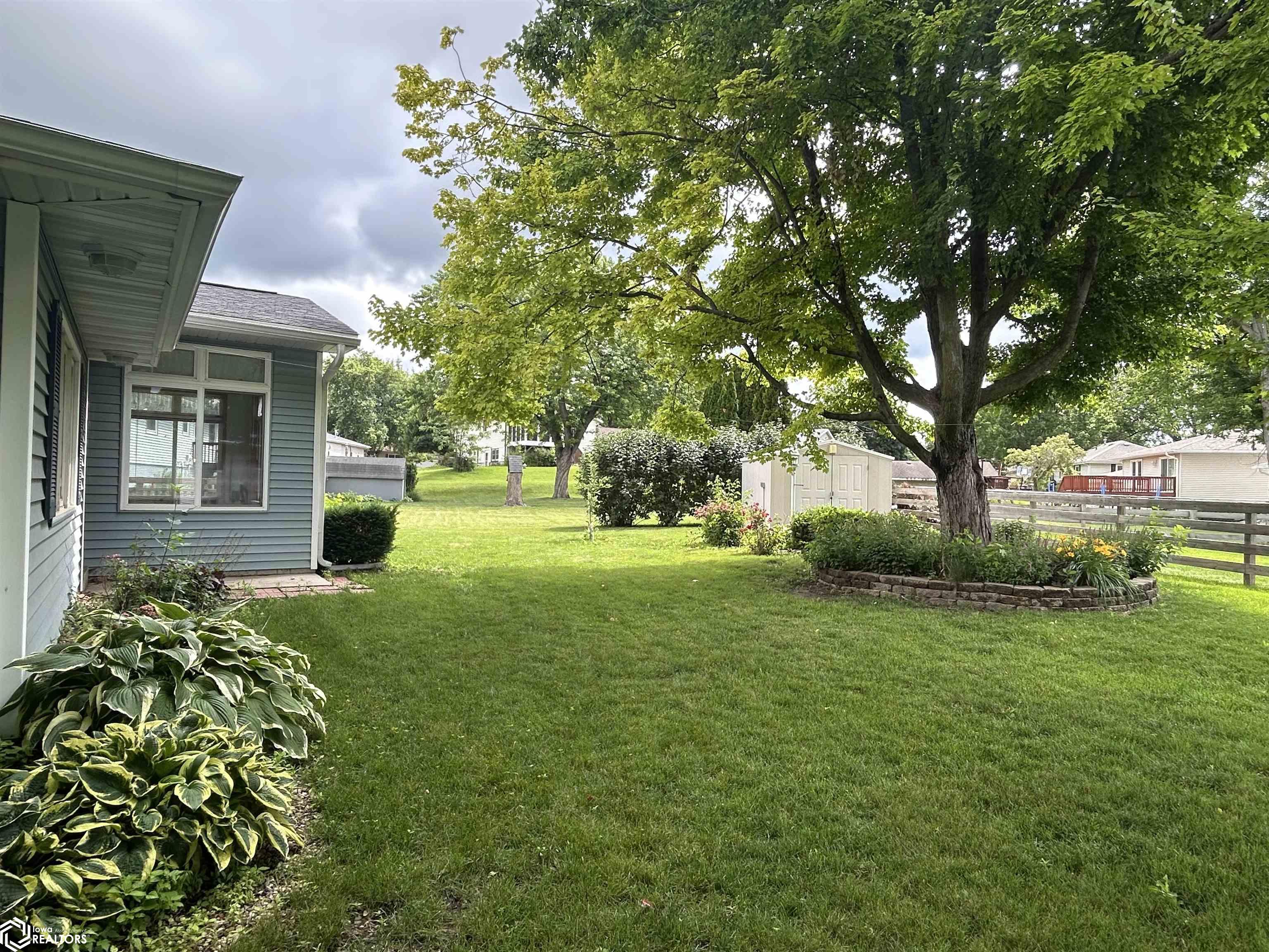 2207 Wakefield Drive, Marshalltown, Iowa image 2