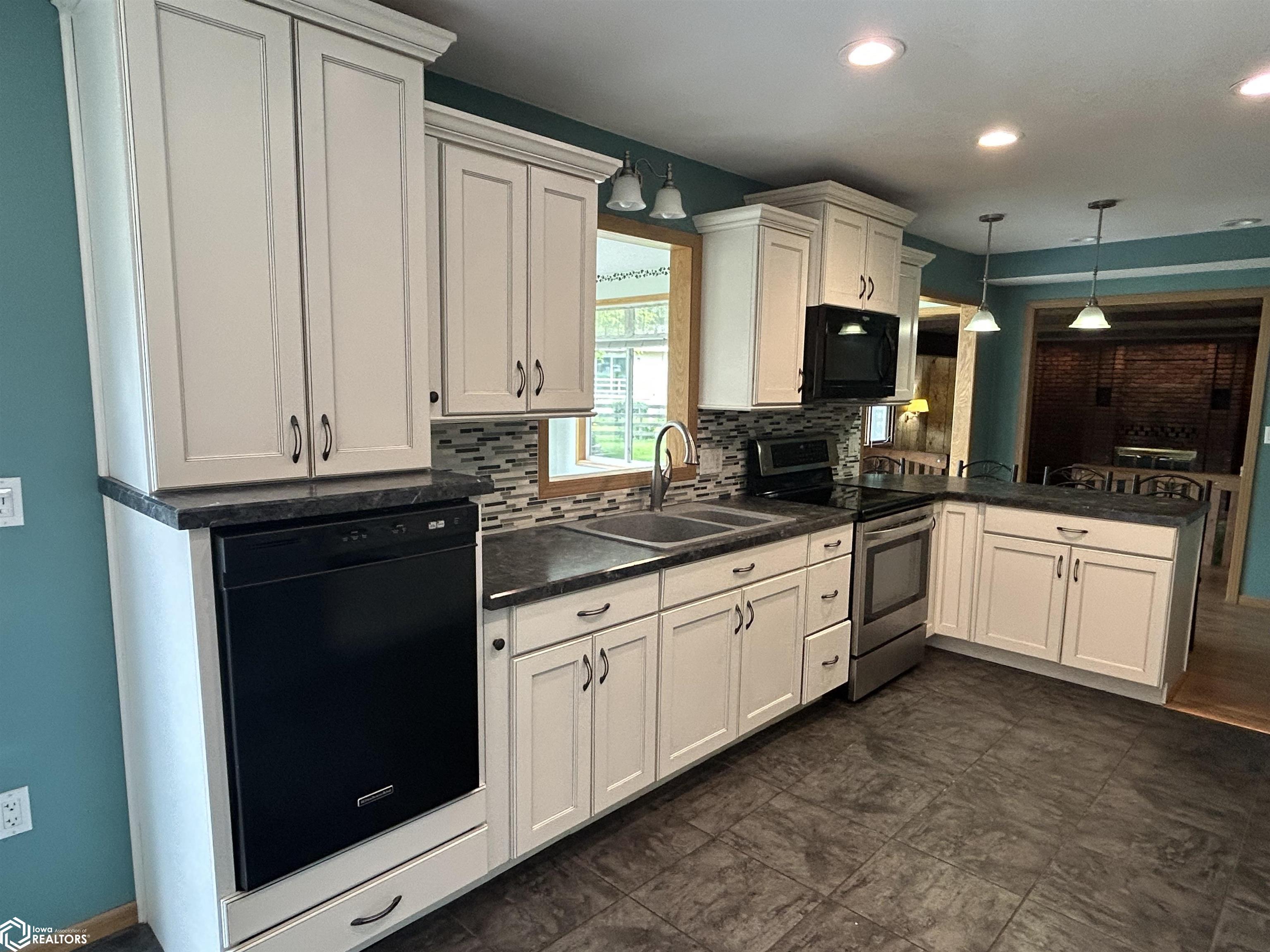 2207 Wakefield Drive, Marshalltown, Iowa image 11