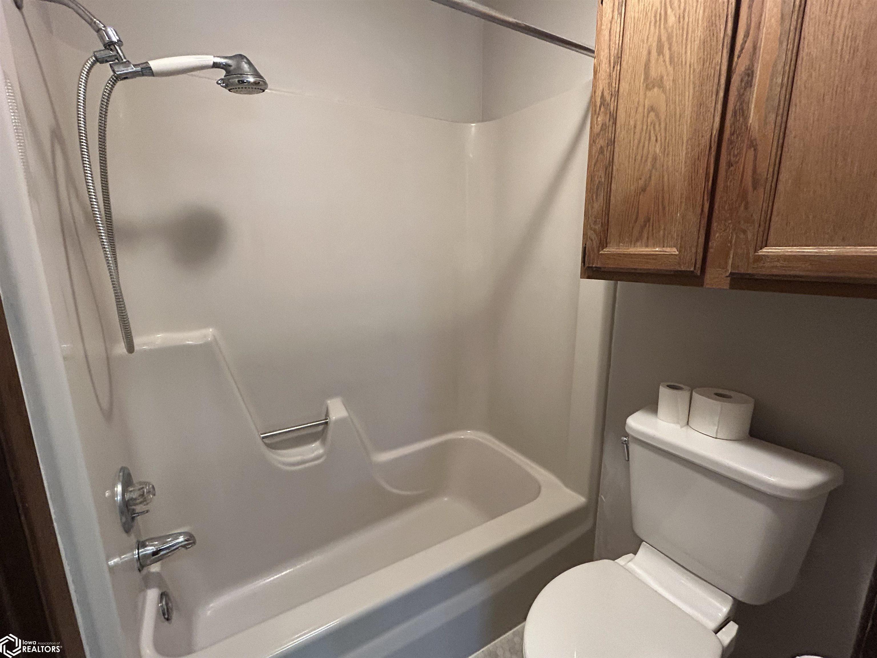 2207 Wakefield Drive, Marshalltown, Iowa image 21