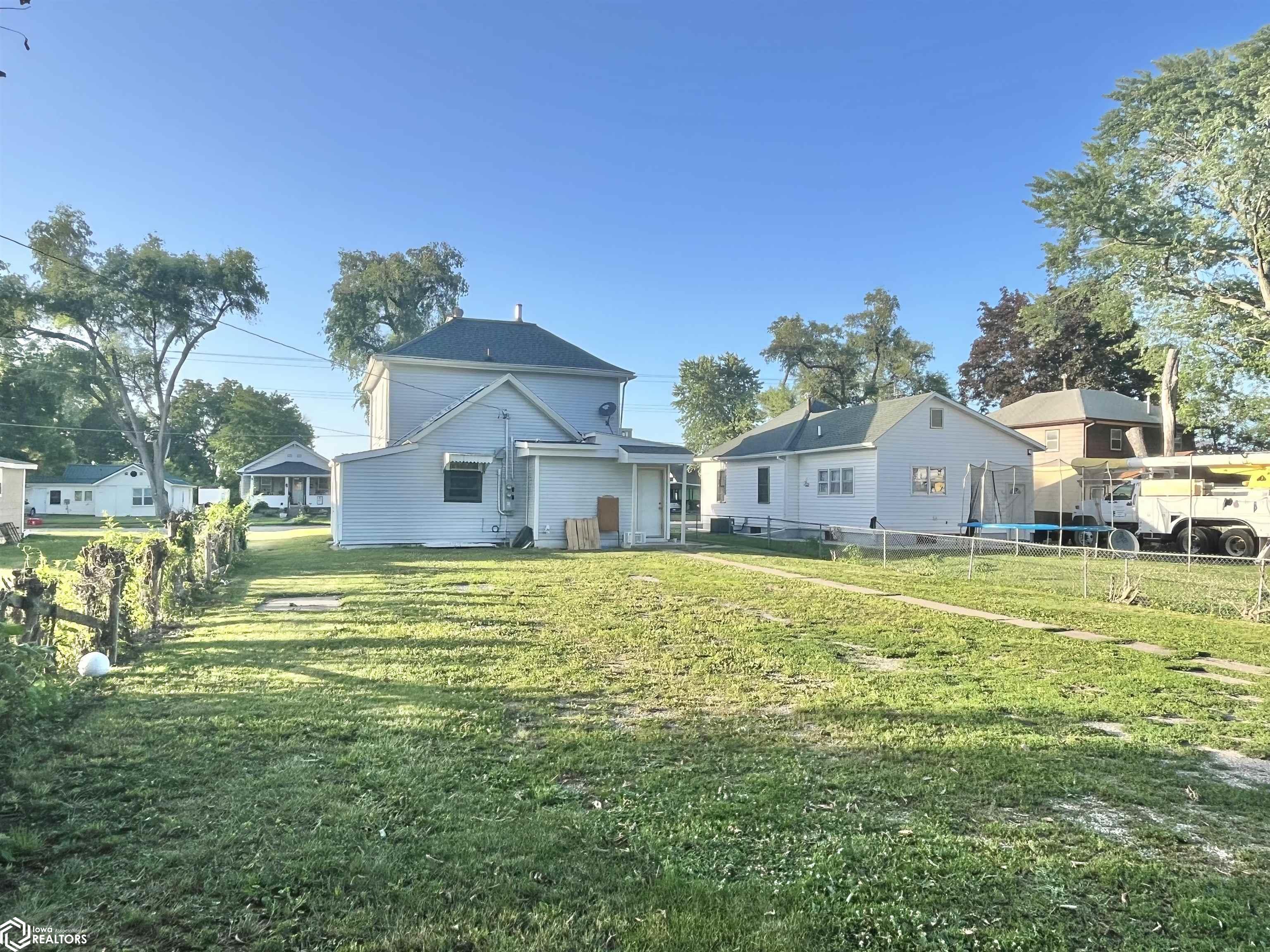 814 E Finley, Ottumwa, Iowa image 2