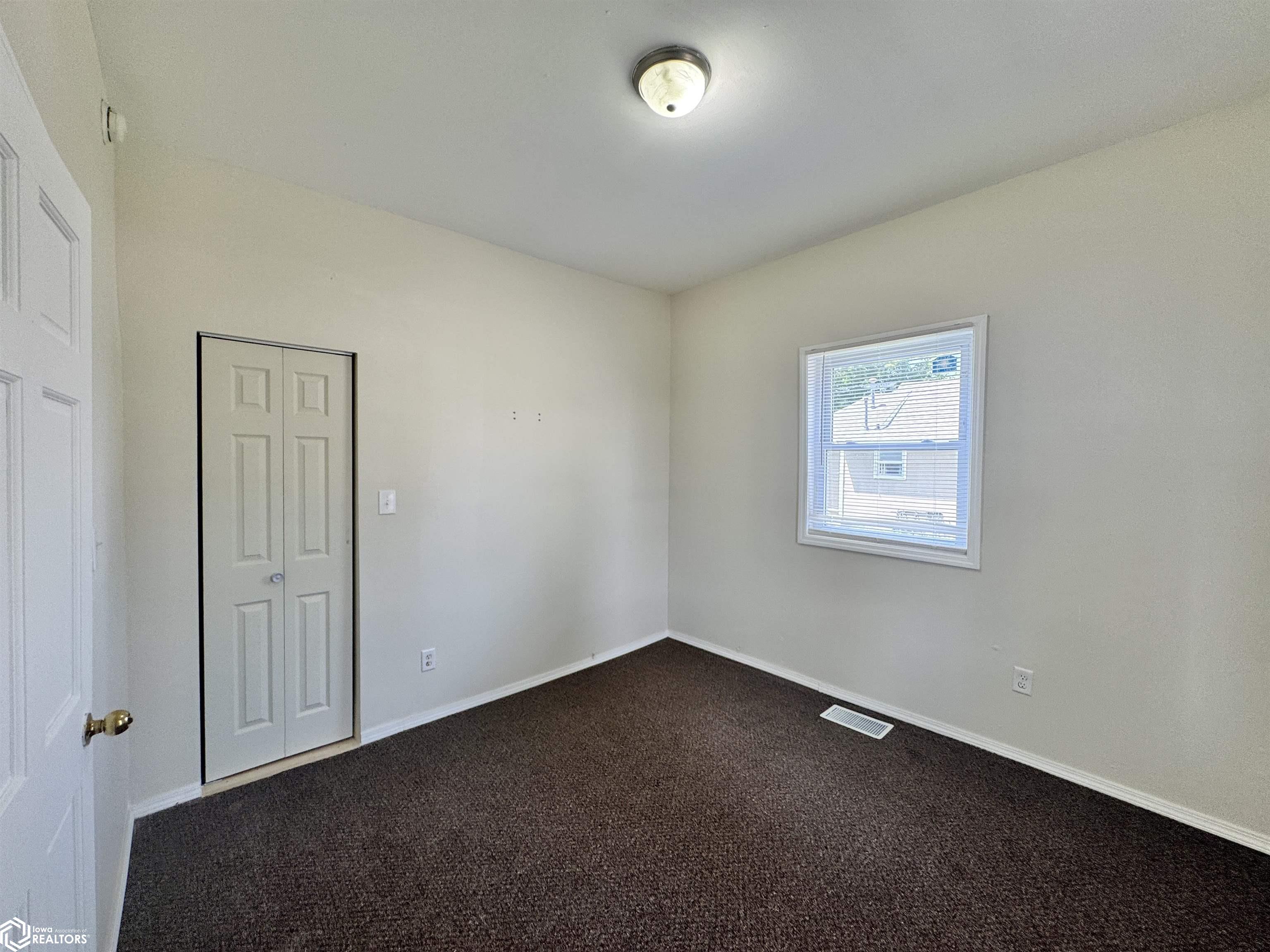 814 E Finley, Ottumwa, Iowa image 9