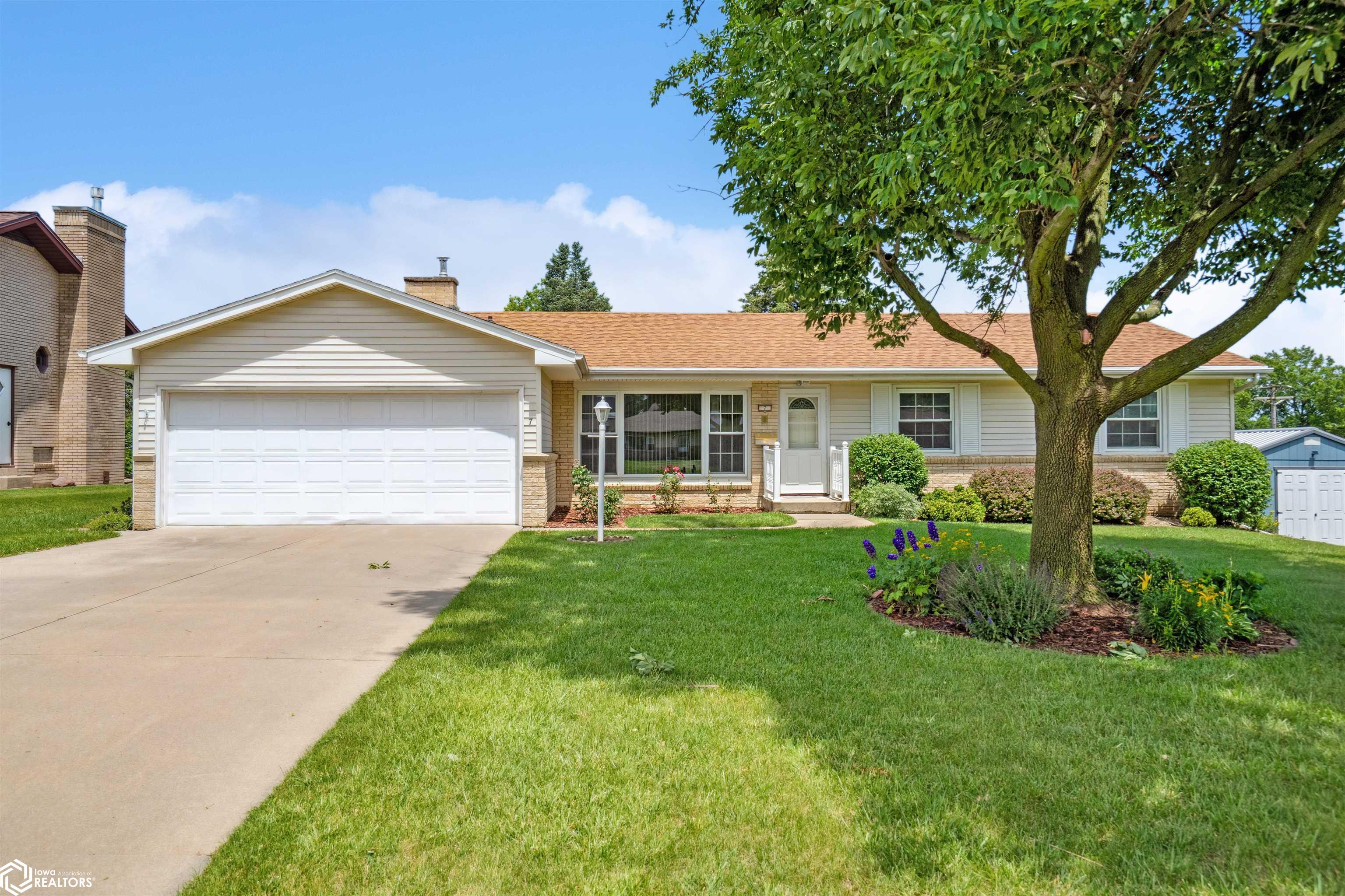 7 Edgeland Drive, Marshalltown, Iowa image 1
