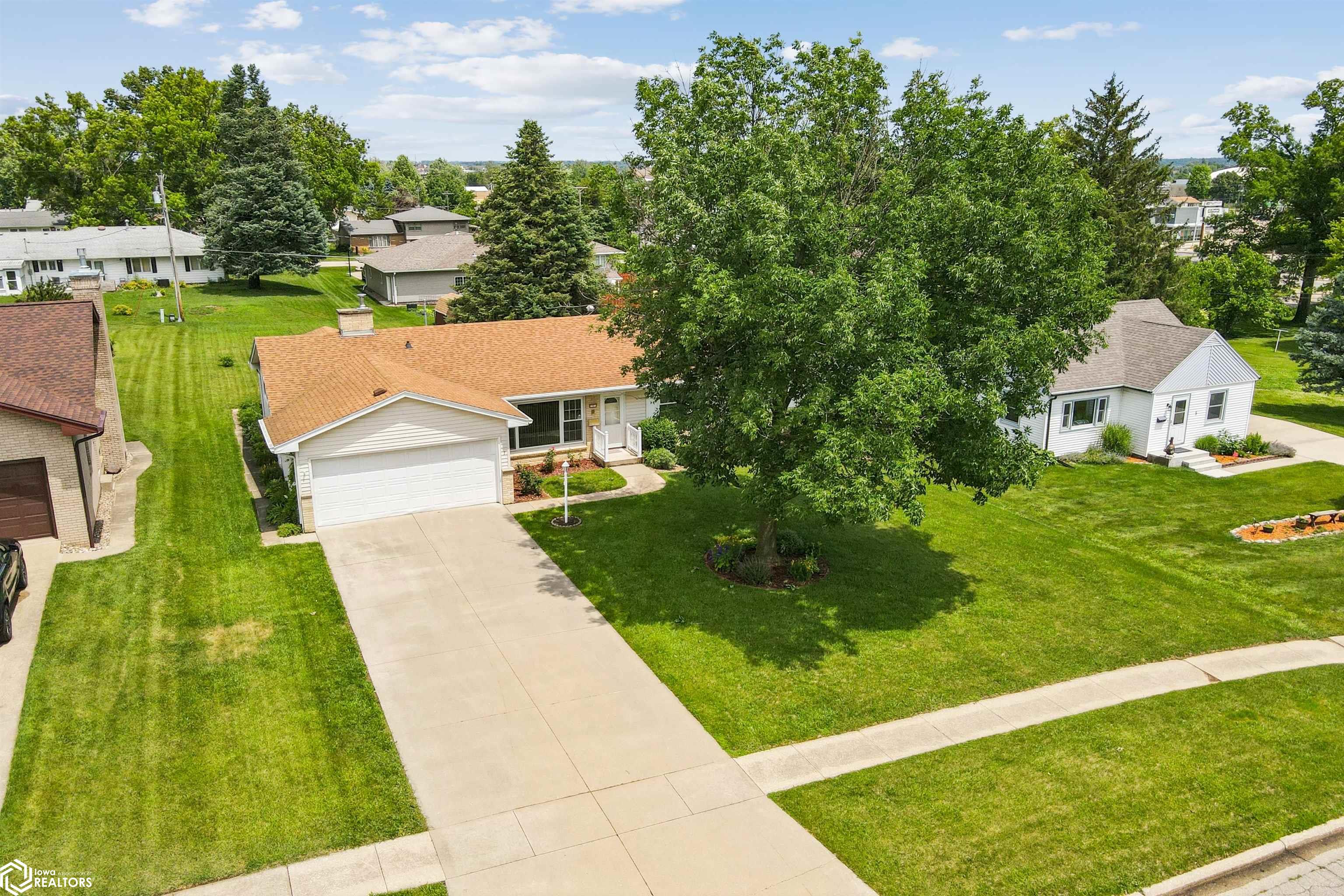 7 Edgeland Drive, Marshalltown, Iowa image 2
