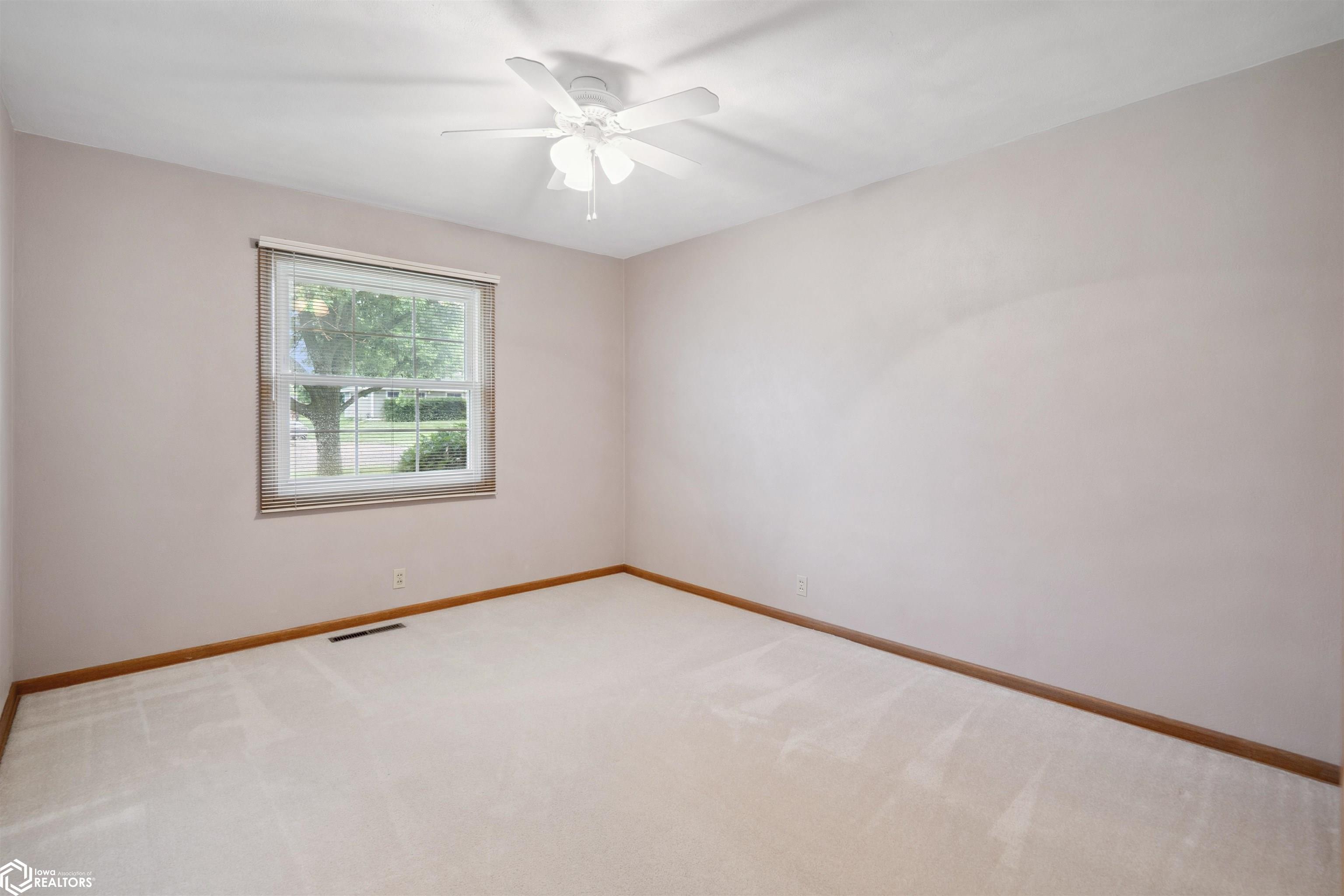7 Edgeland Drive, Marshalltown, Iowa image 20