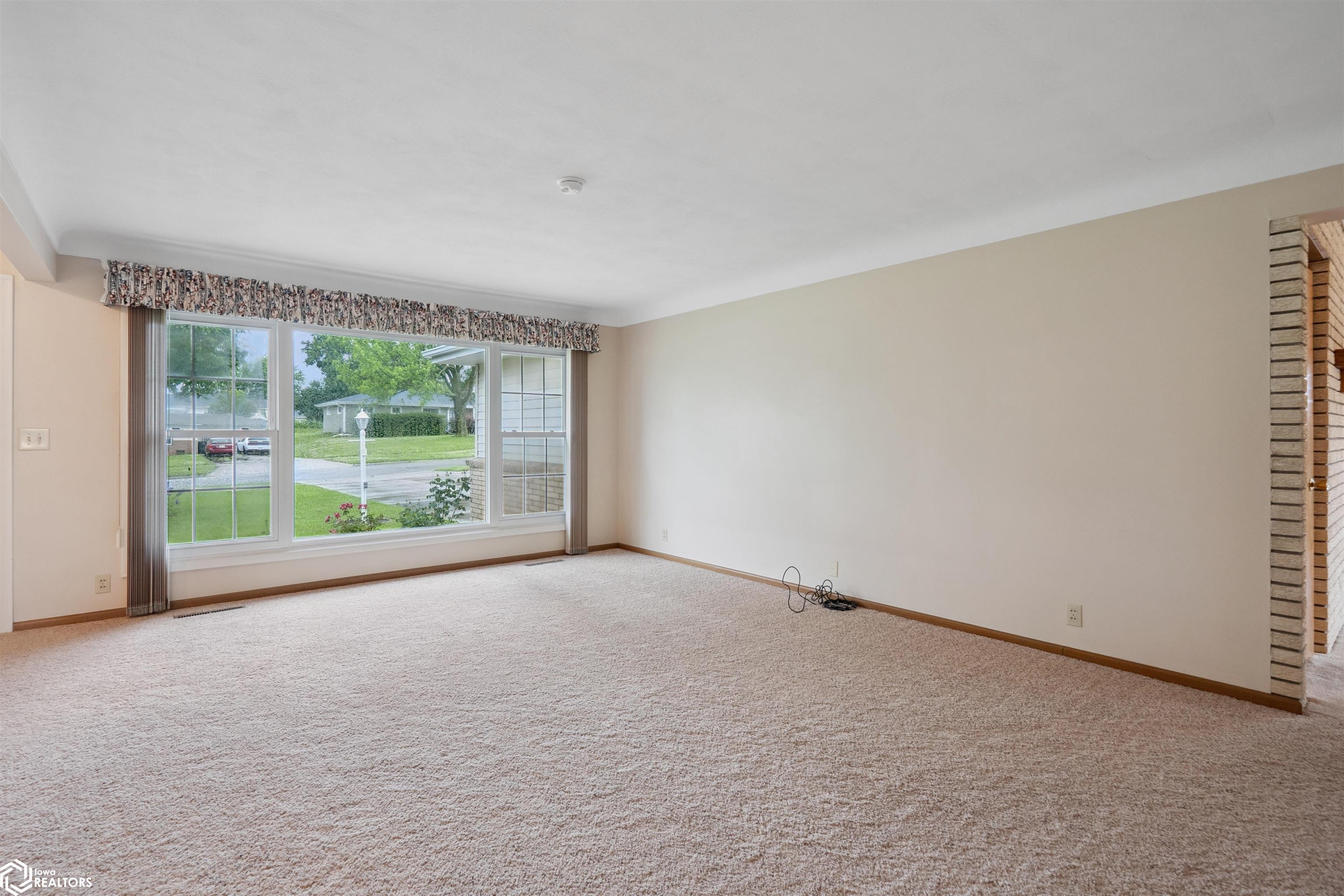 7 Edgeland Drive, Marshalltown, Iowa image 3