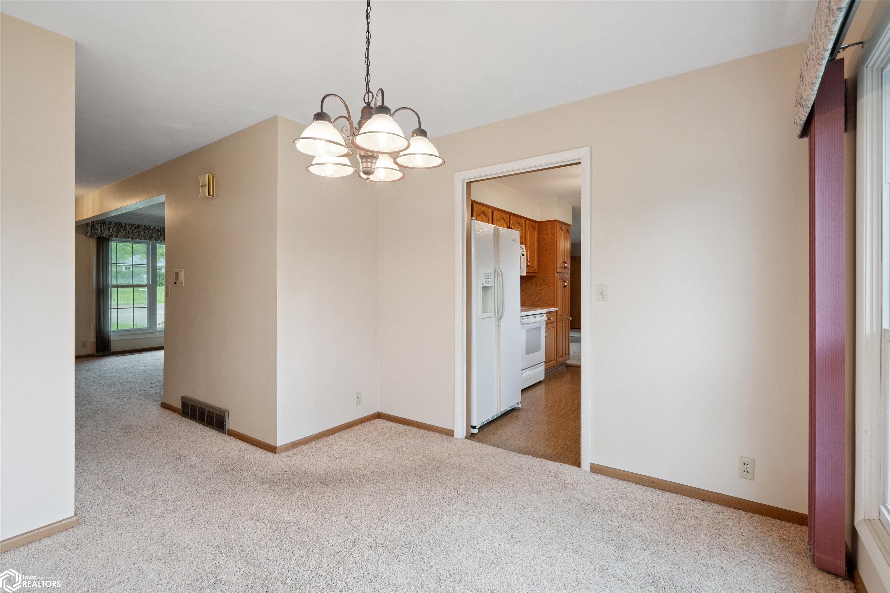 7 Edgeland Drive, Marshalltown, Iowa image 6