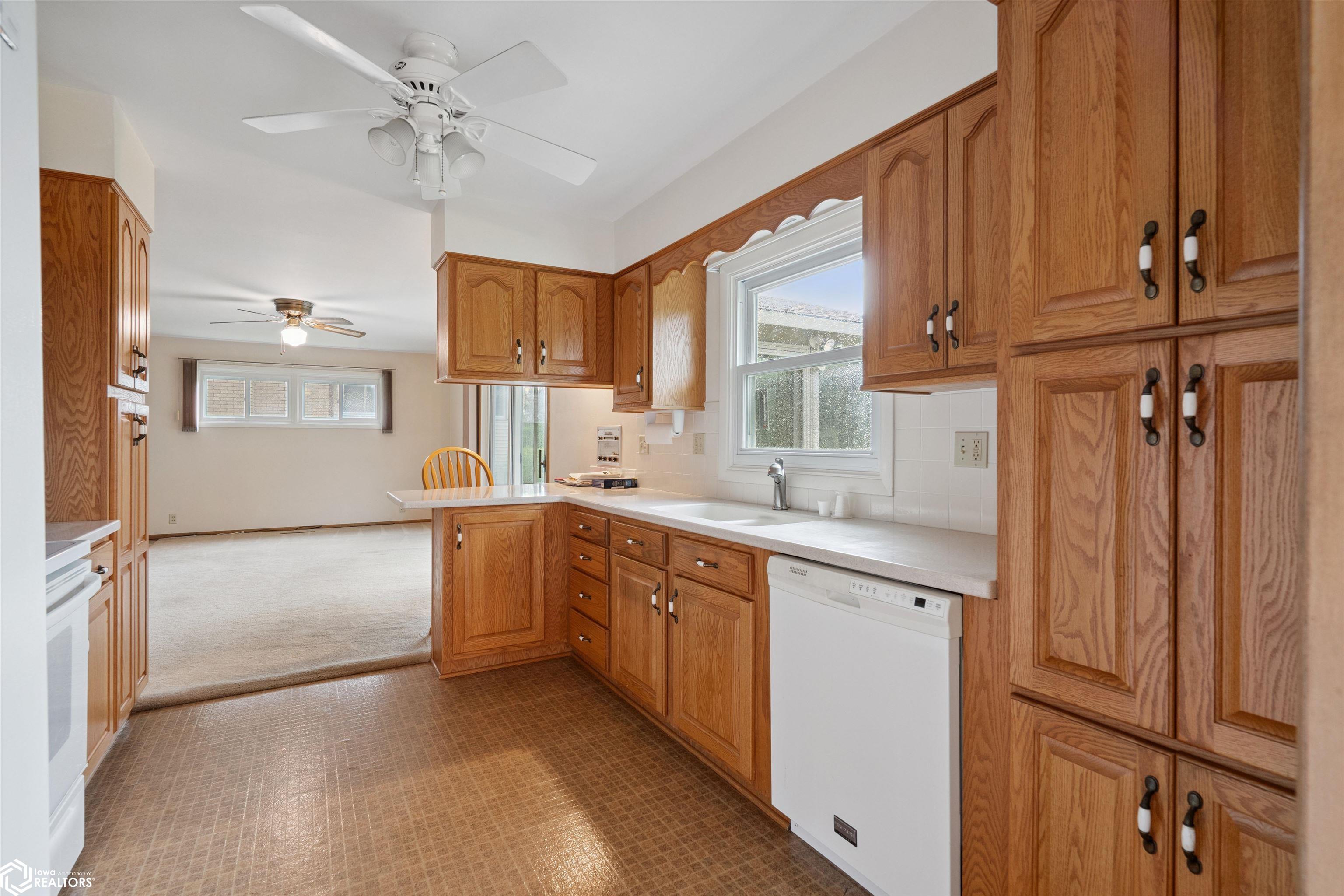 7 Edgeland Drive, Marshalltown, Iowa image 7