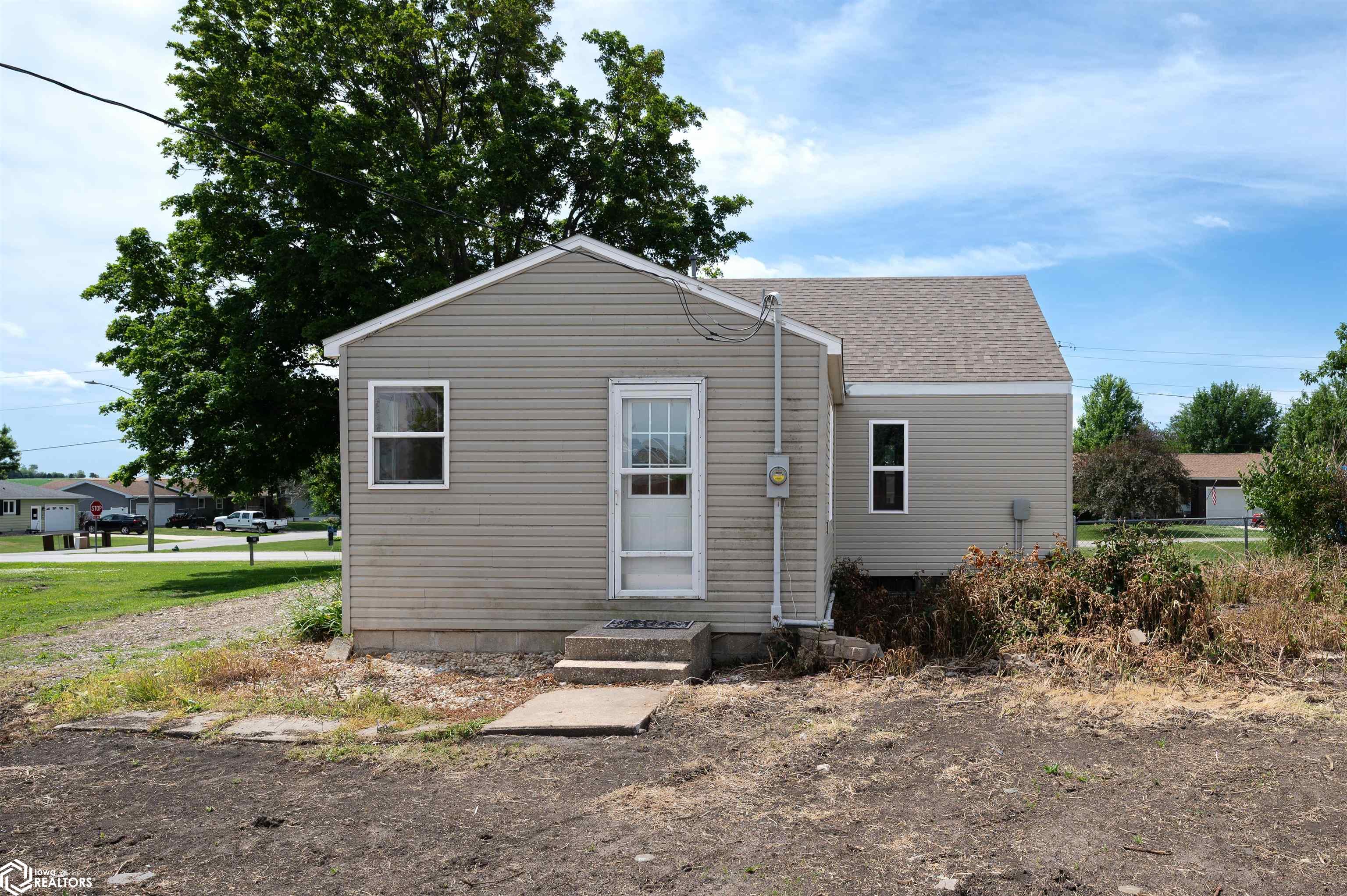 506 E 3rd Street, Newhall, Iowa image 2