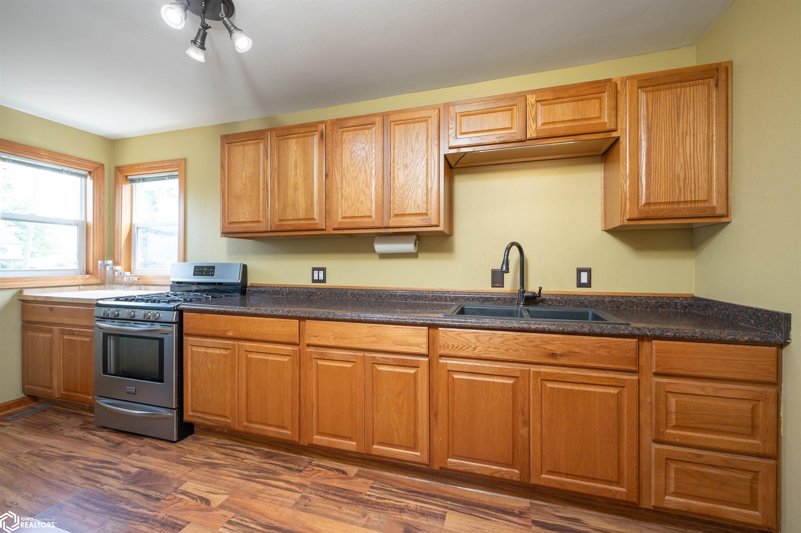 506 E 3rd Street, Newhall, Iowa image 12