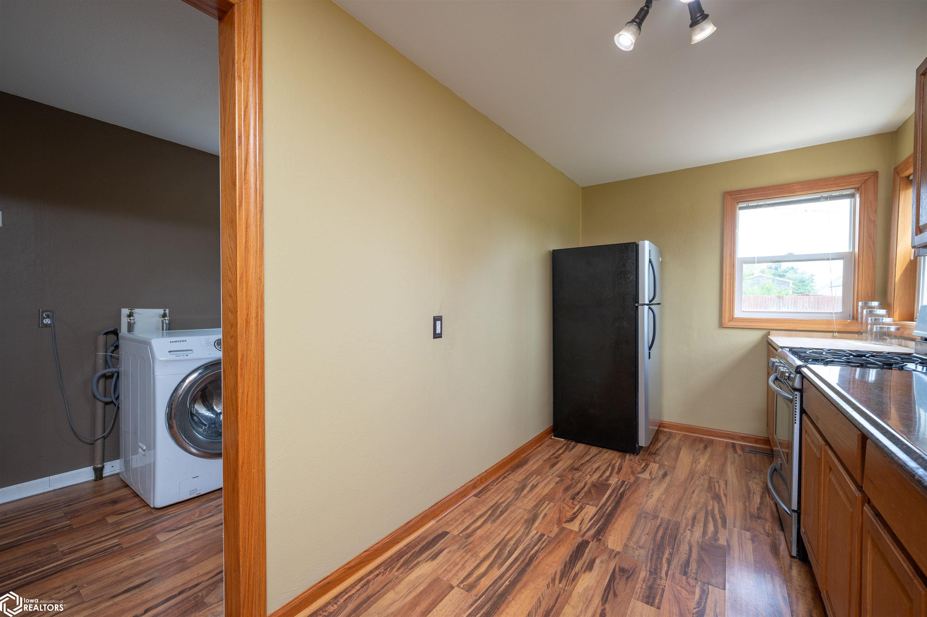 506 E 3rd Street, Newhall, Iowa image 13