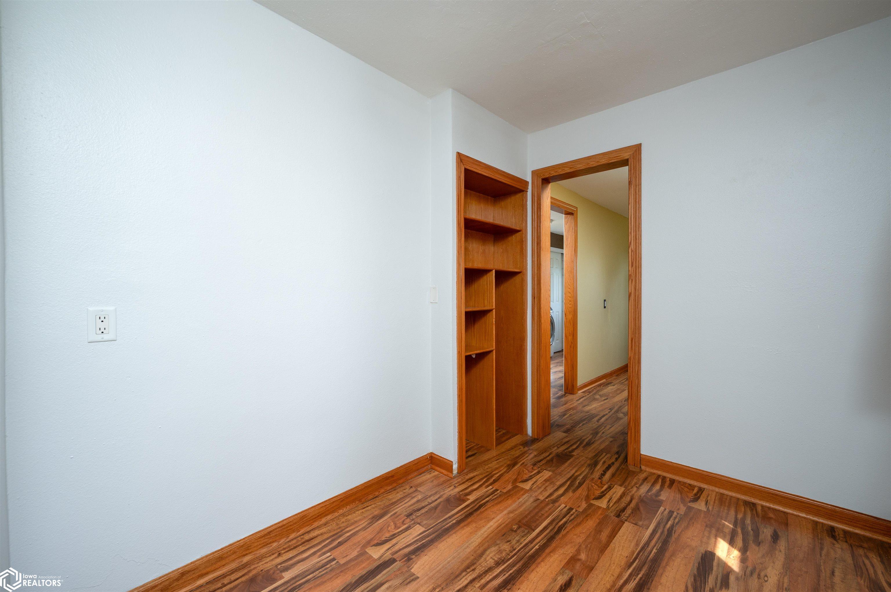 506 E 3rd Street, Newhall, Iowa image 3