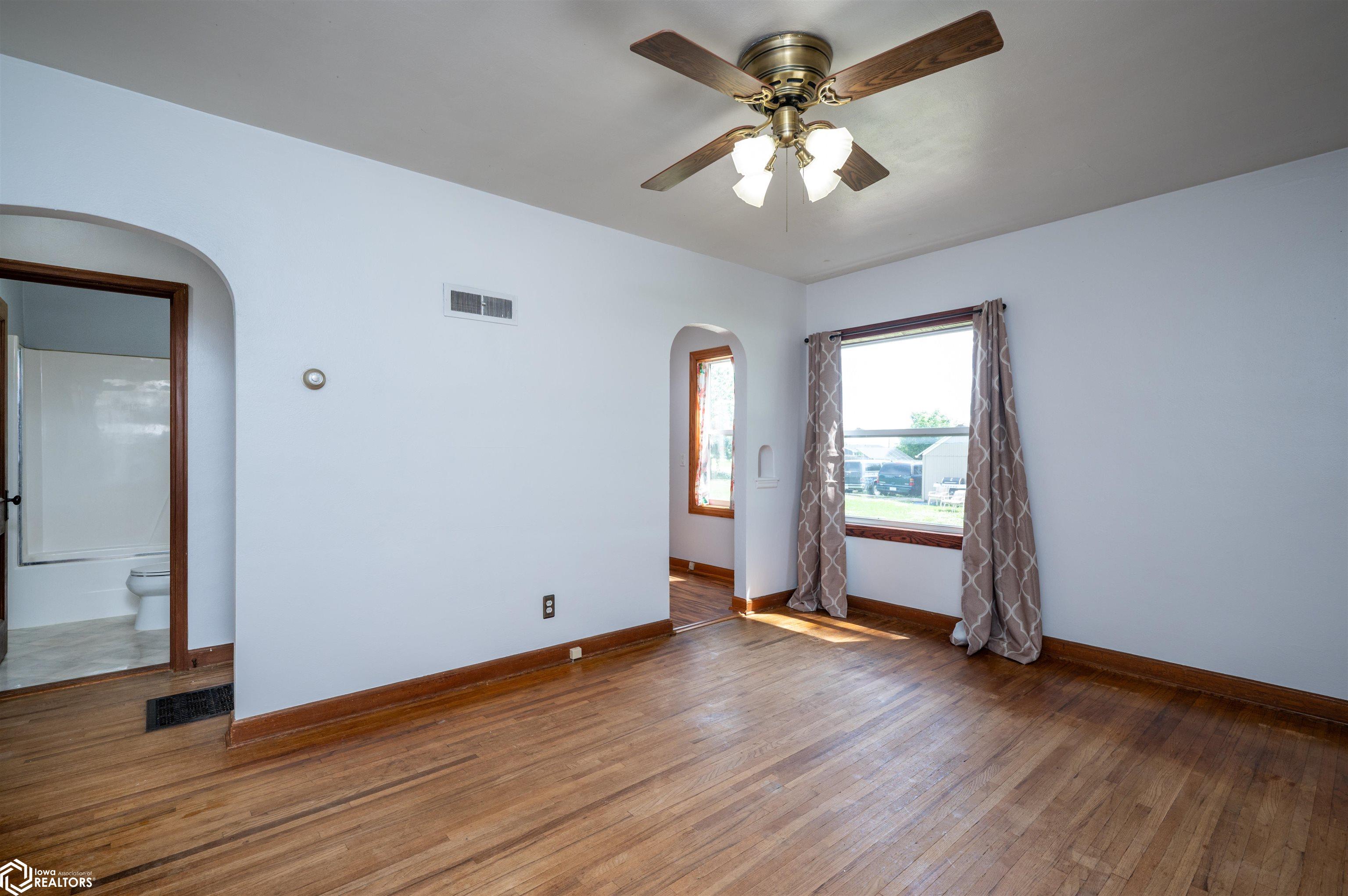 506 E 3rd Street, Newhall, Iowa image 4