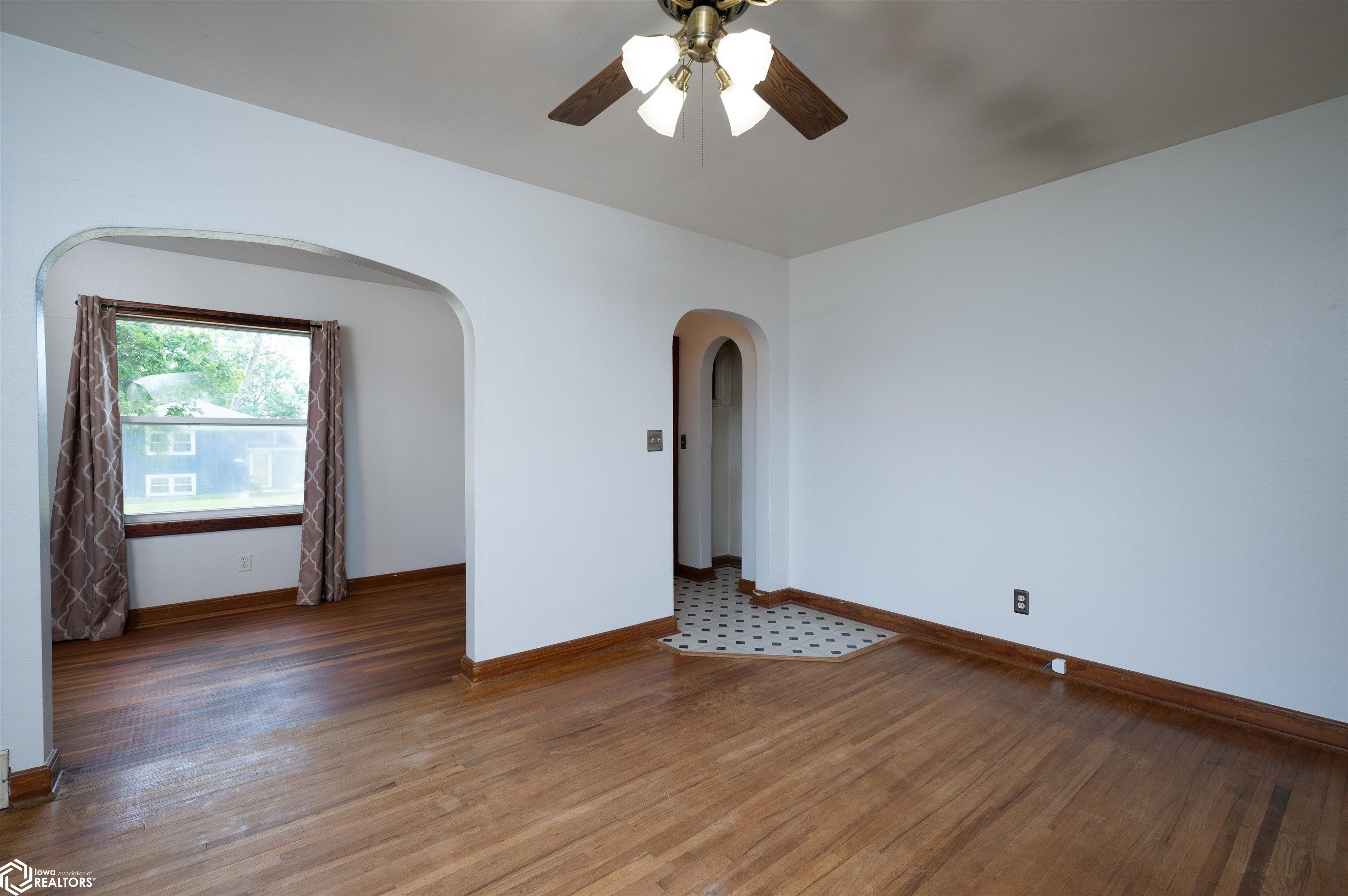 506 E 3rd Street, Newhall, Iowa image 5