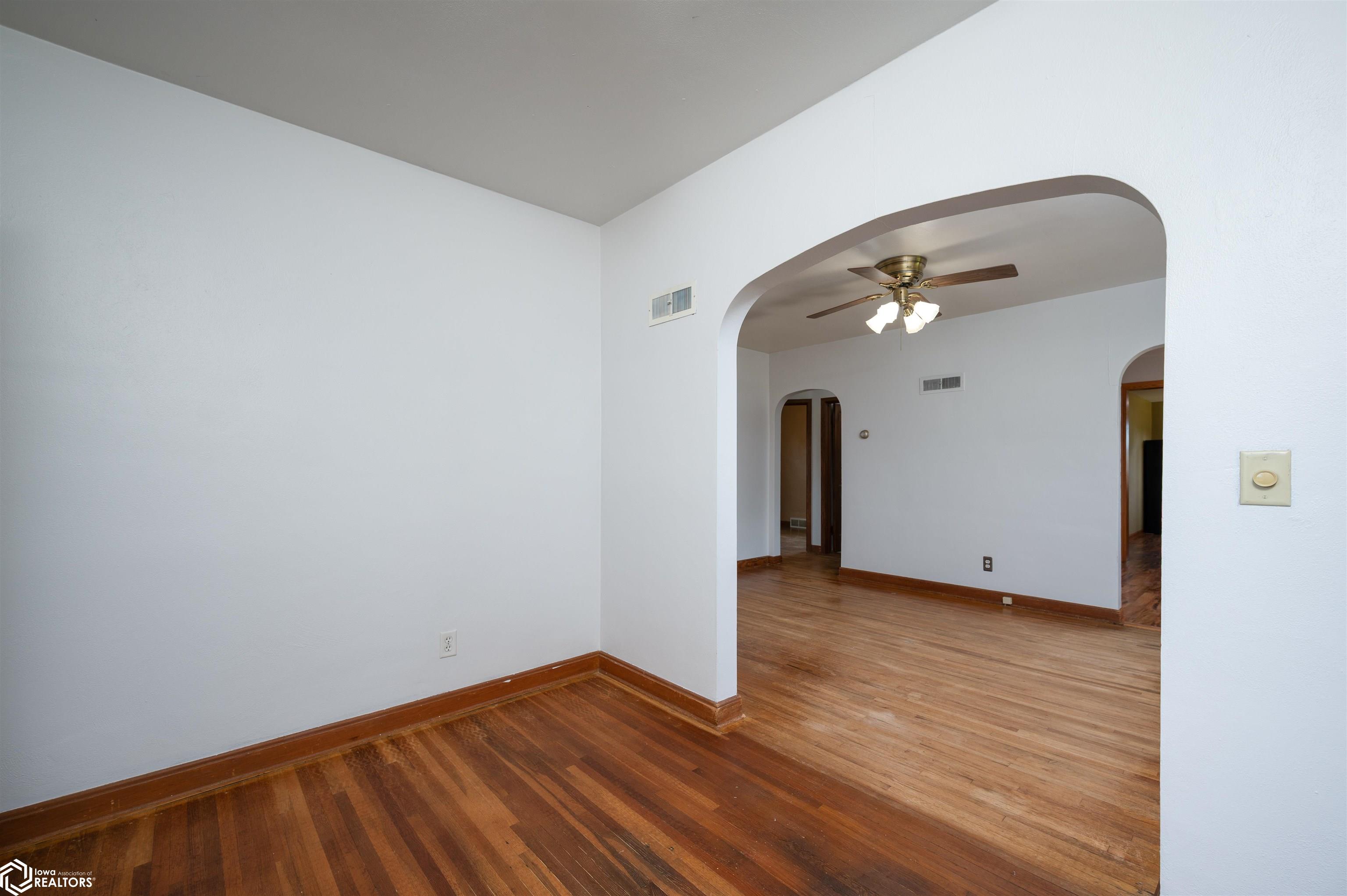 506 E 3rd Street, Newhall, Iowa image 7
