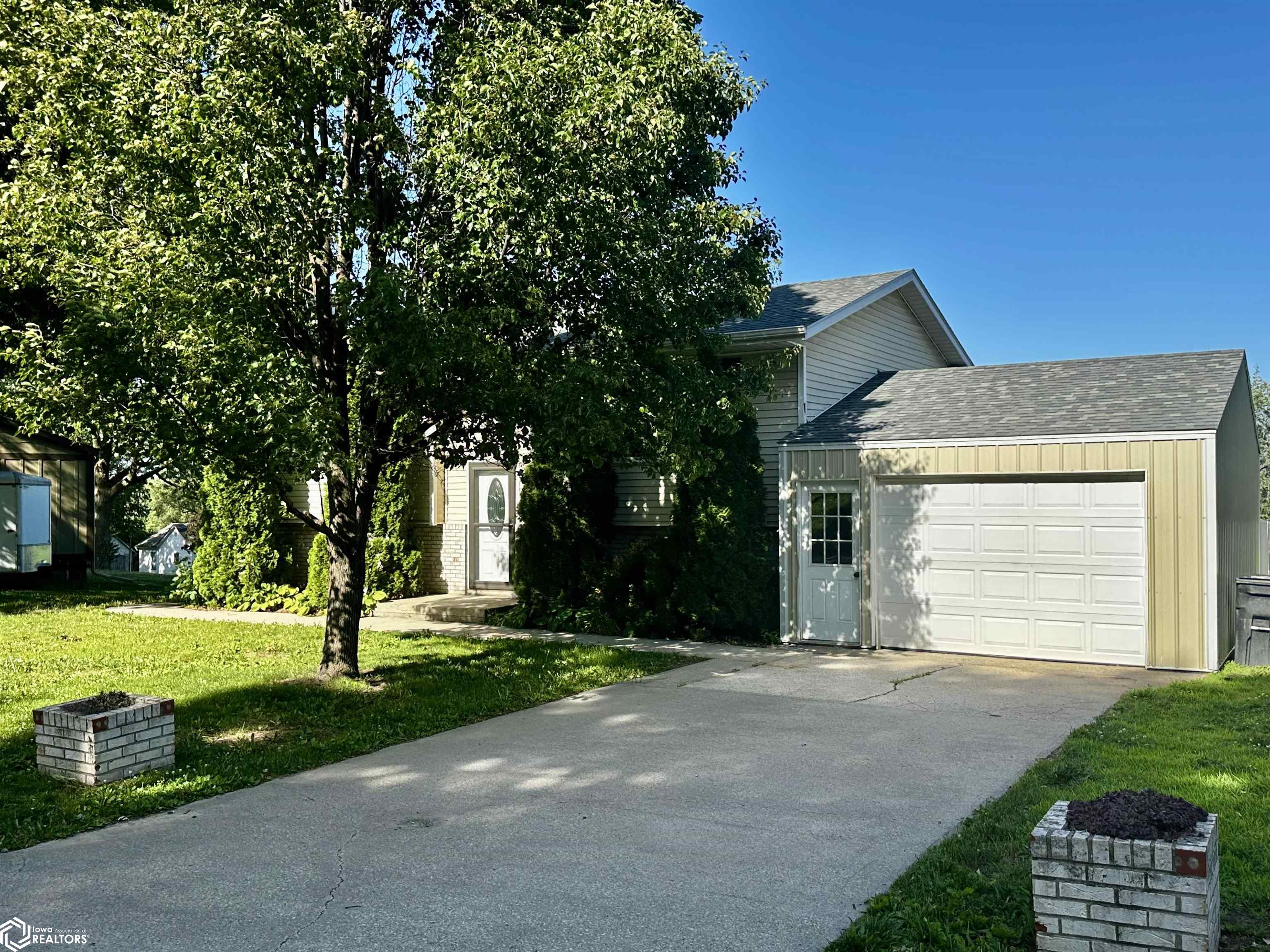 203 Orchard Street, Bedford, Iowa image 2