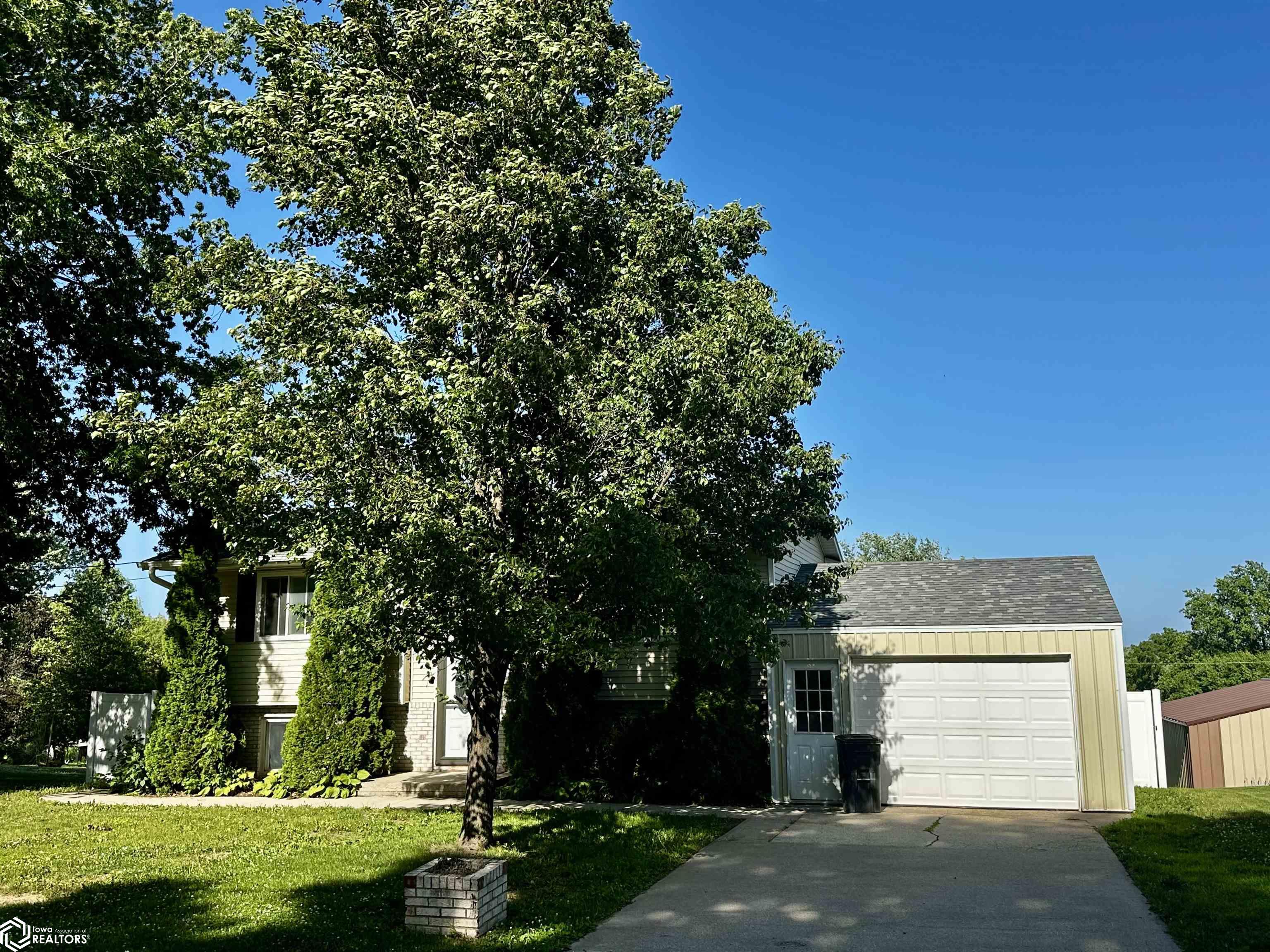 203 Orchard Street, Bedford, Iowa image 3