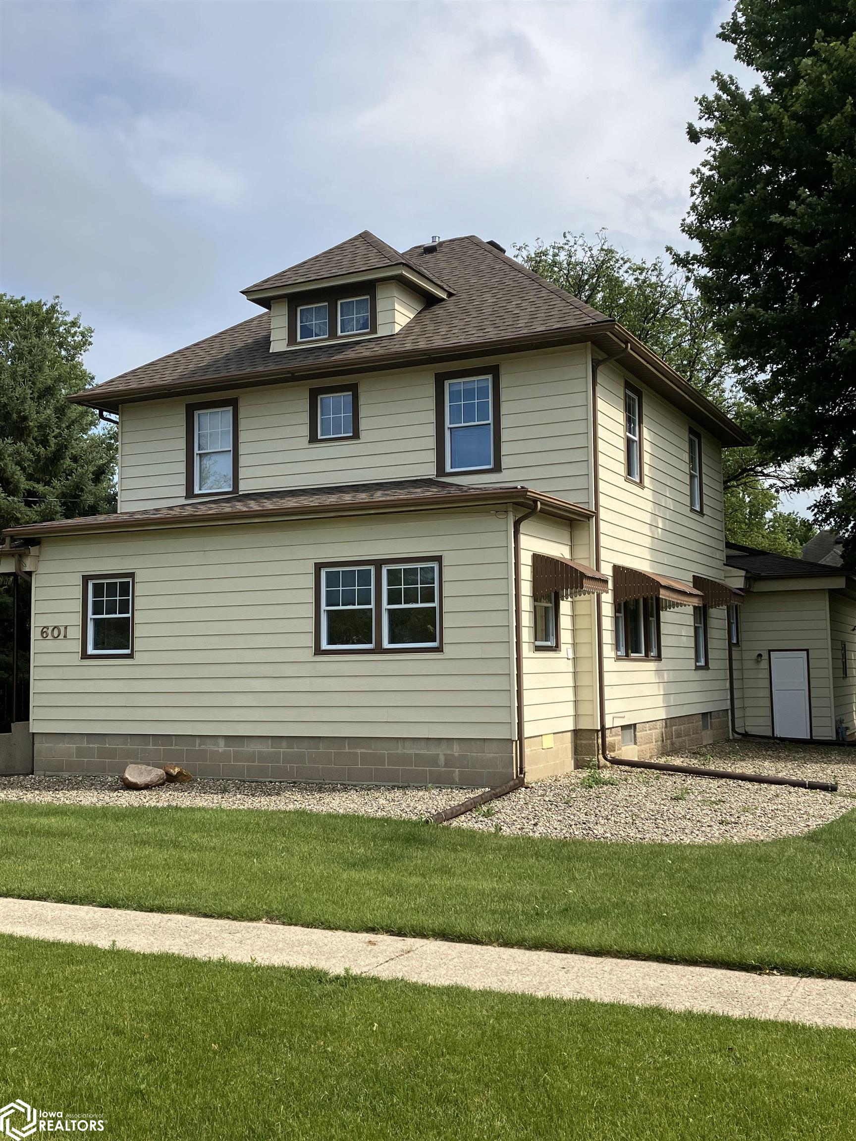 601 Gilman Street, Sheffield, Iowa image 1