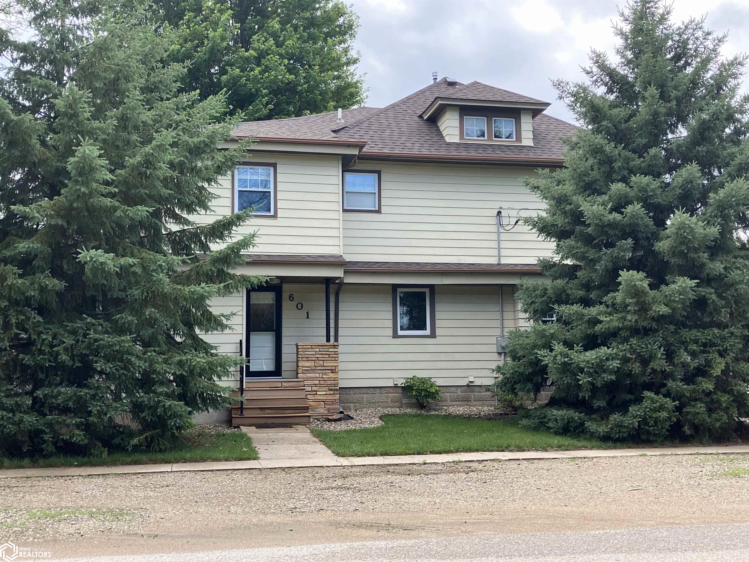 601 Gilman Street, Sheffield, Iowa image 2