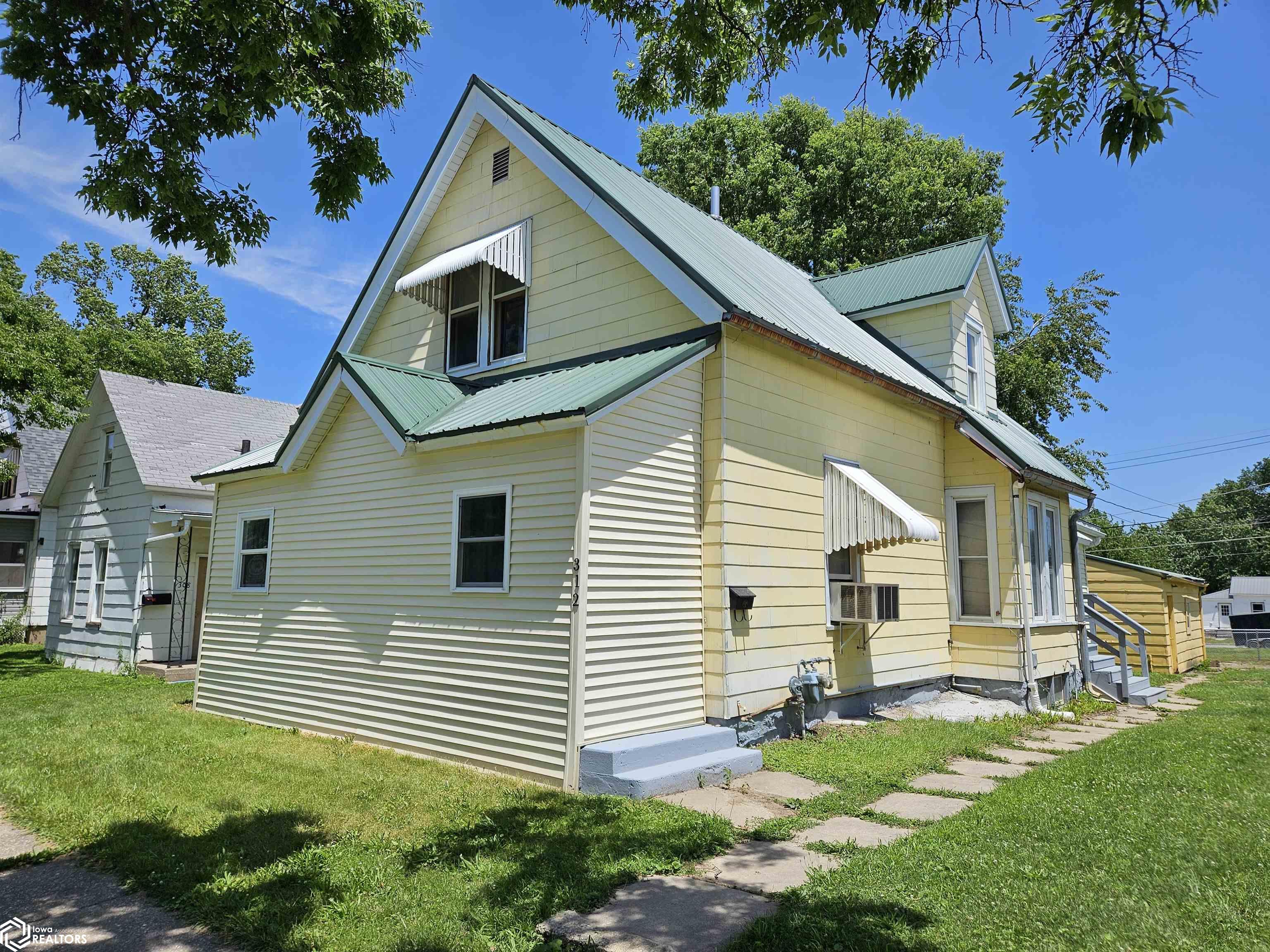 312 S 10th Street, Burlington, Iowa image 1